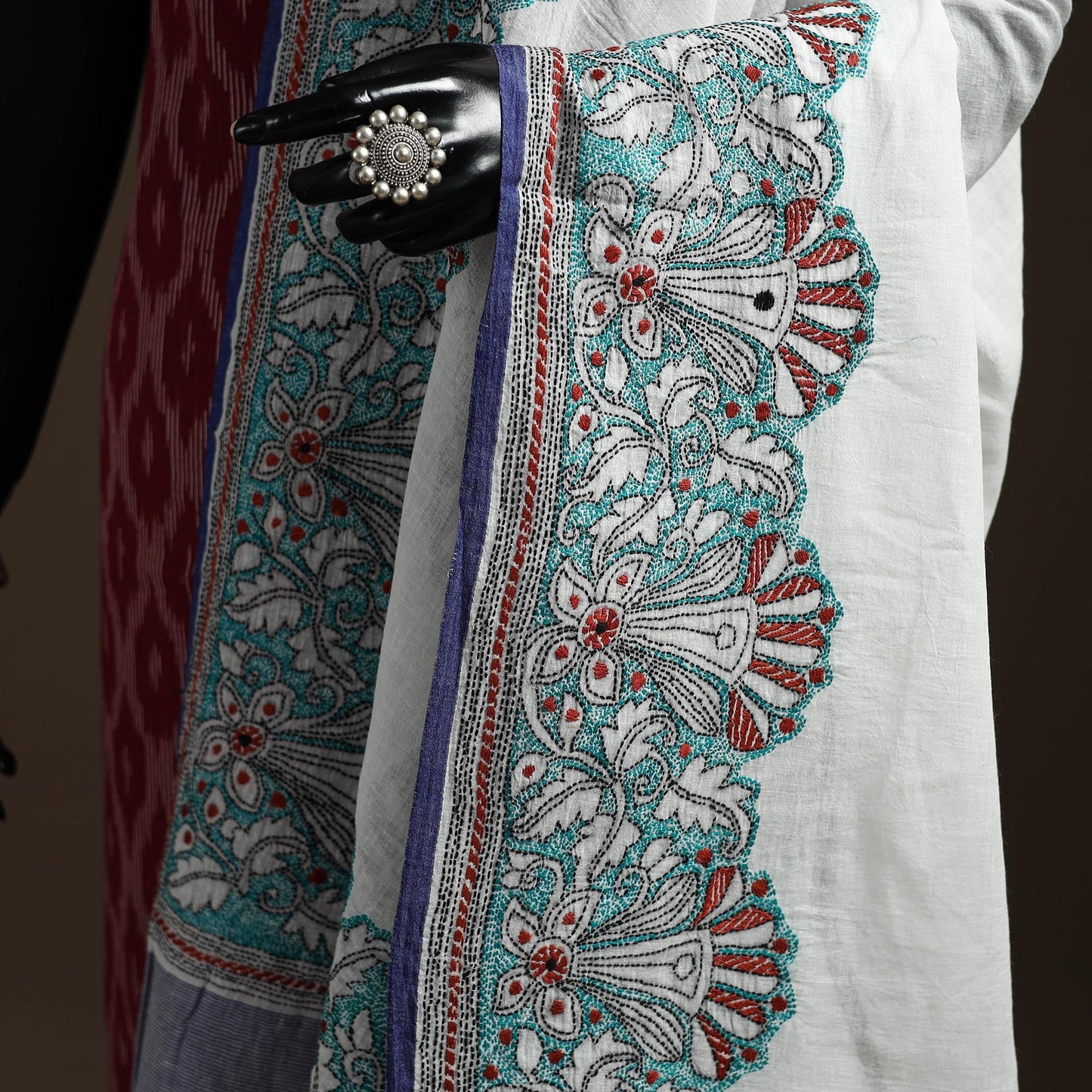 White - handloom cotton bengal hand kantha work dupatta 27