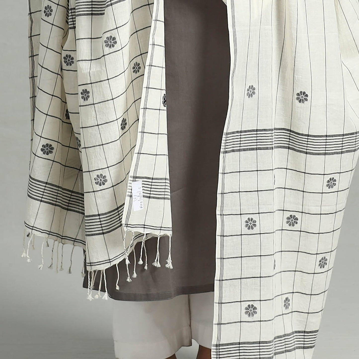 White Handloom Cotton Burdwan Jamdani Dupatta Online