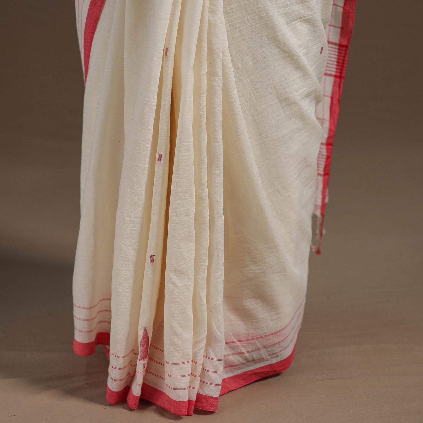 White - handloom cotton burdwan jamdani saree 05
