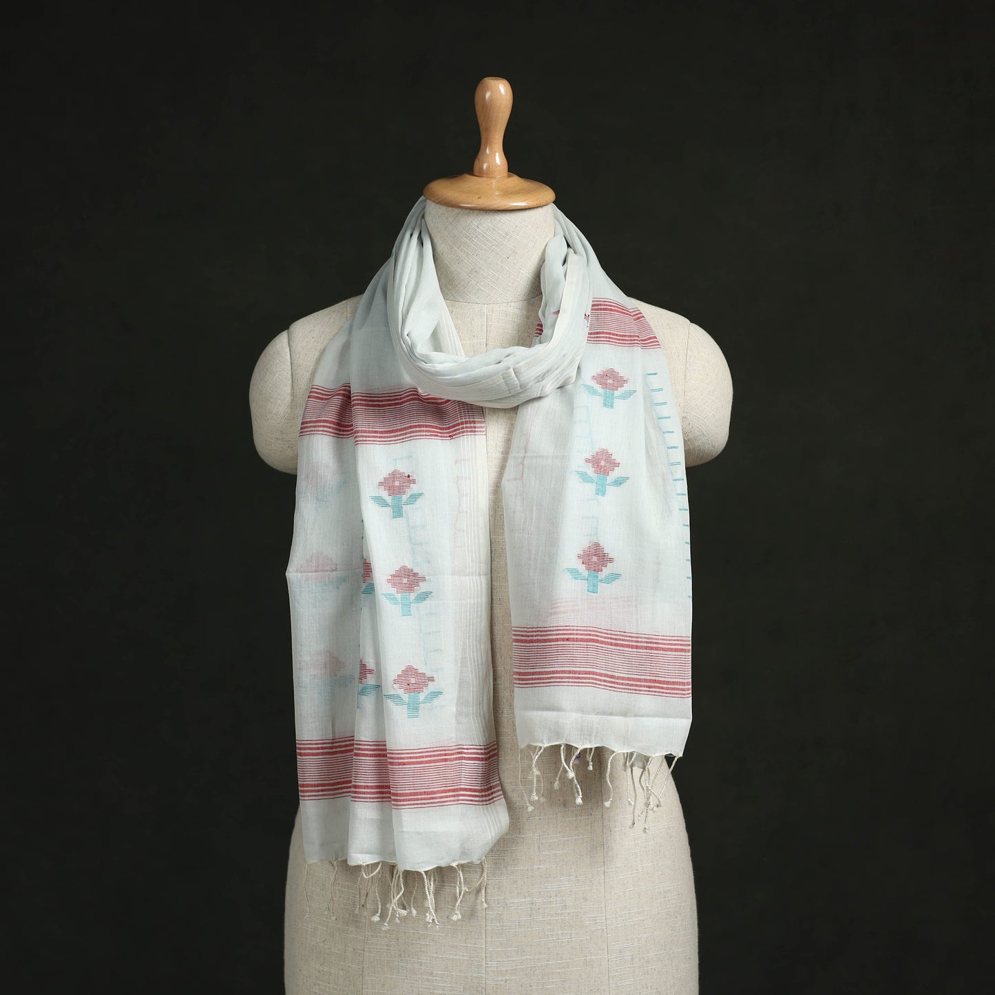 Handloom cotton burdwan jamdani stole with tassels 05