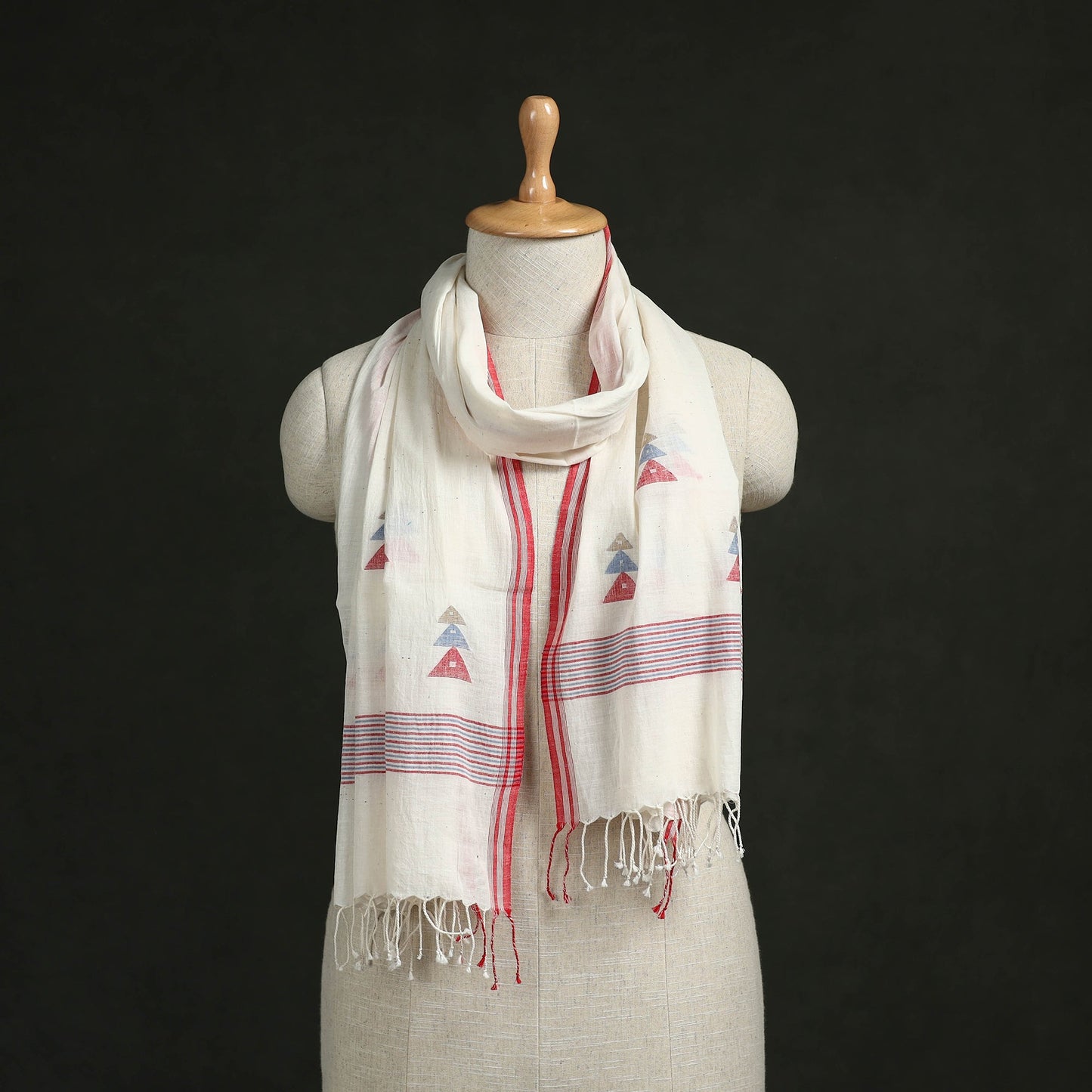 Handloom cotton burdwan jamdani stole with tassels 38