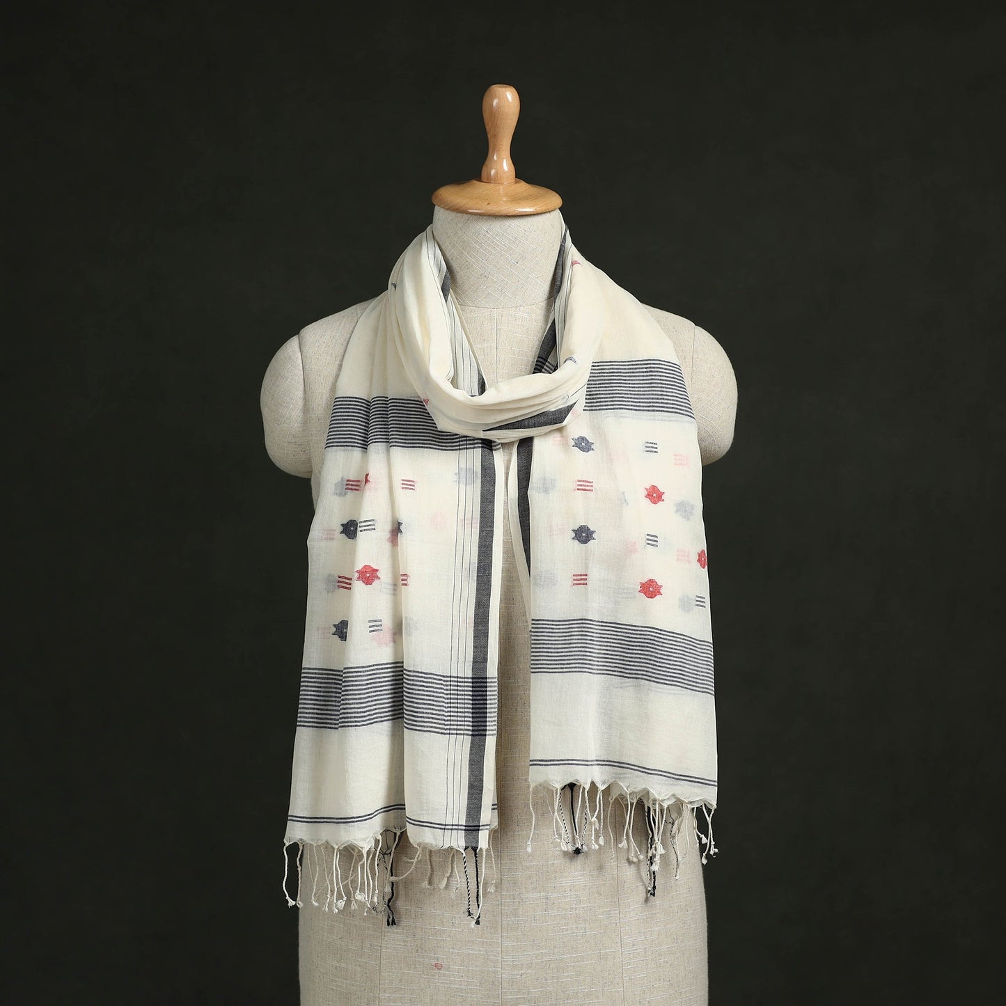 Handloom cotton burdwan jamdani stole with tassels 41