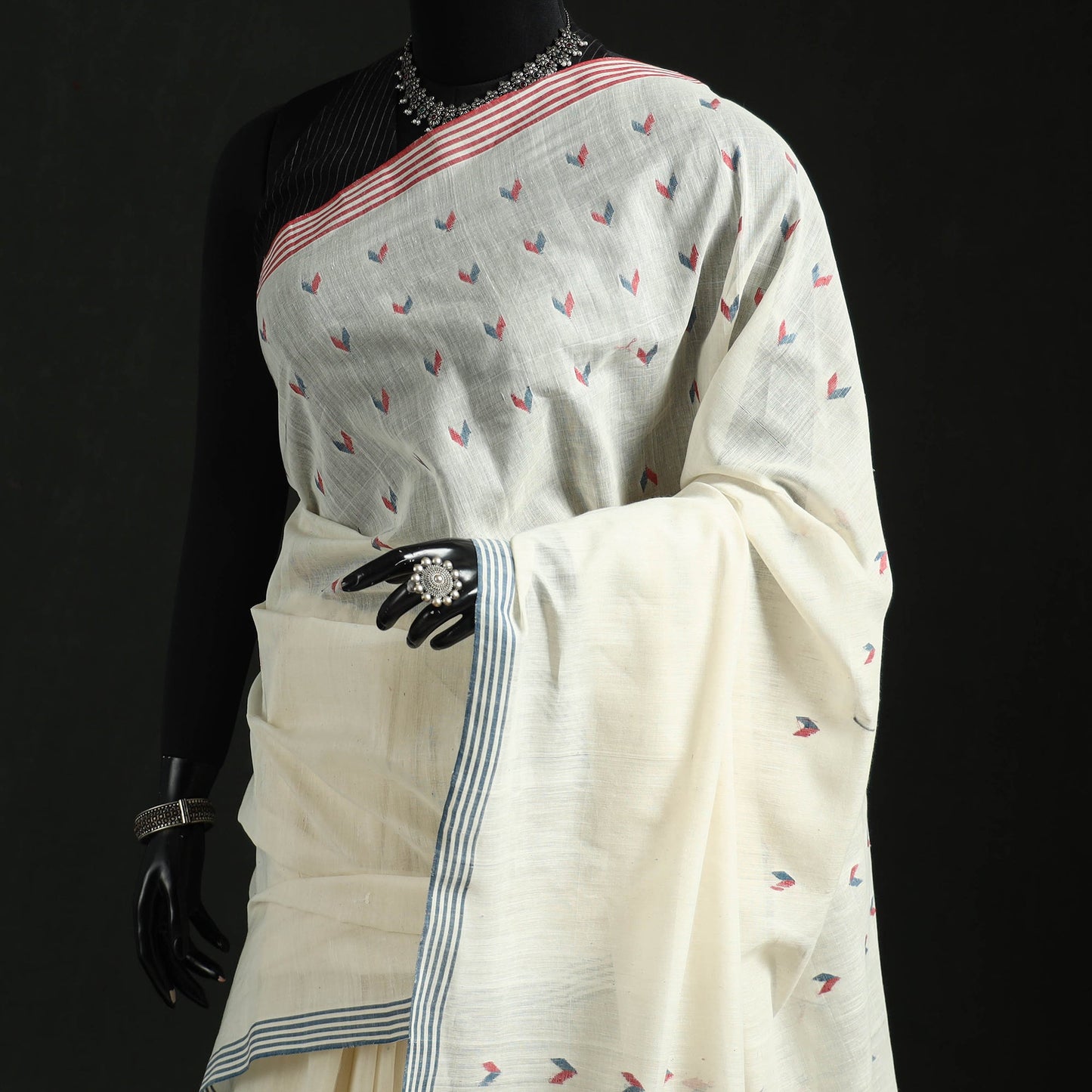 White - handloom cotton buti srikakulam jamdani saree 03