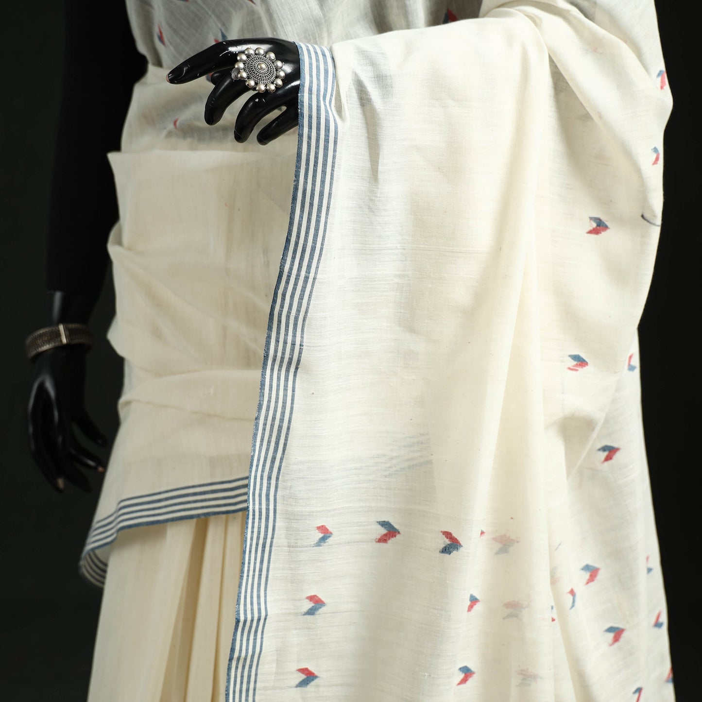 White - handloom cotton buti srikakulam jamdani saree 03