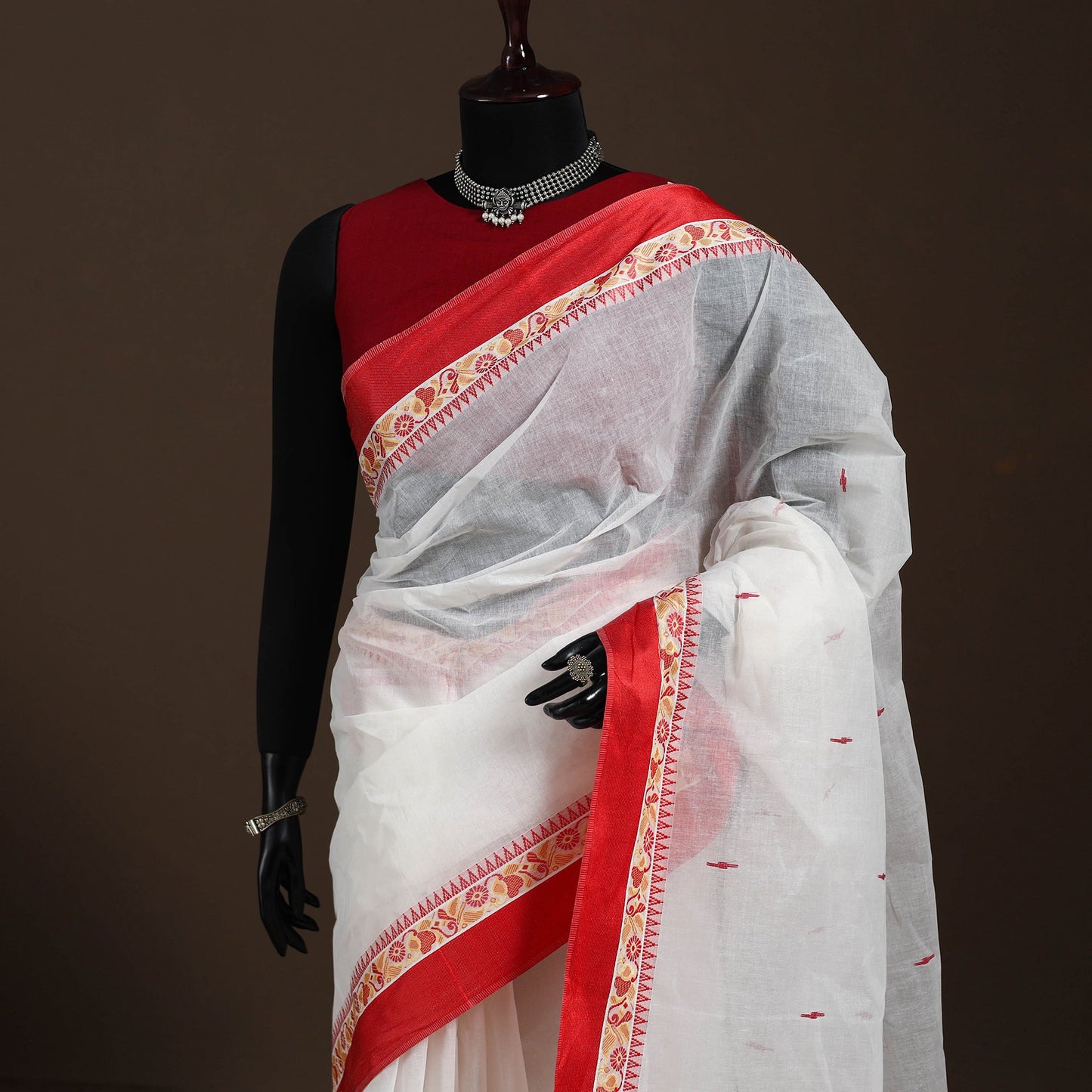 White - handloom cotton phulia jamdani saree 04