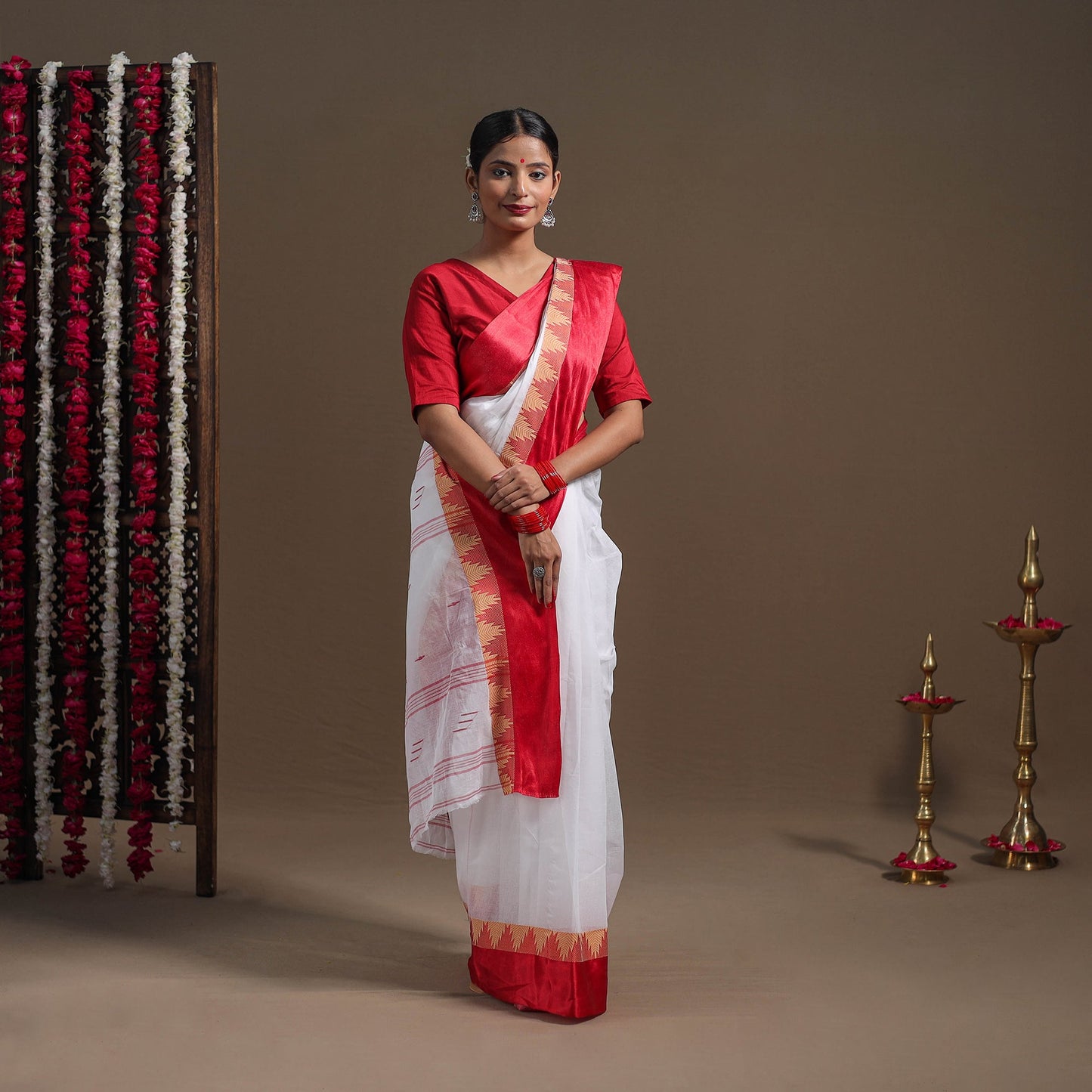 Buy White Handloom Cotton Phulia Jamdani Saree