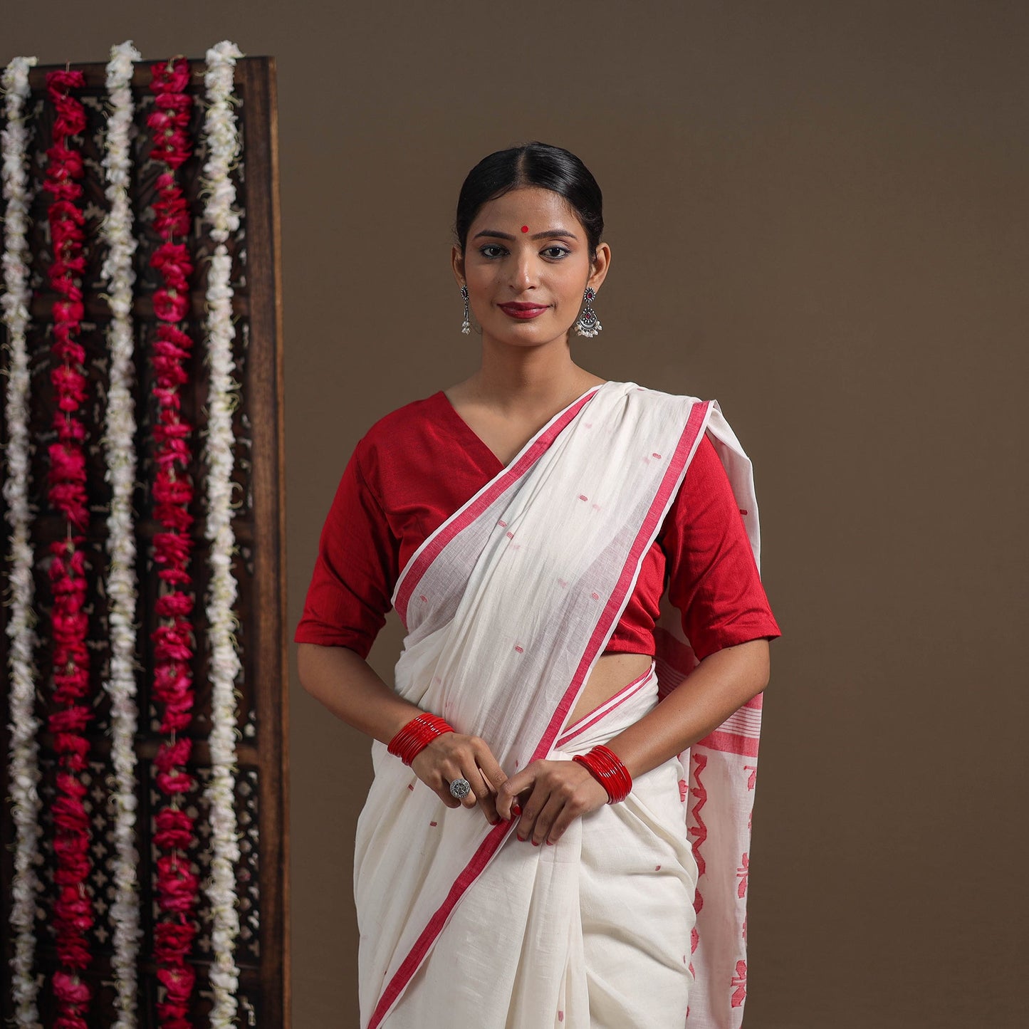 White - Handloom Cotton Phulia Jamdani Saree 12