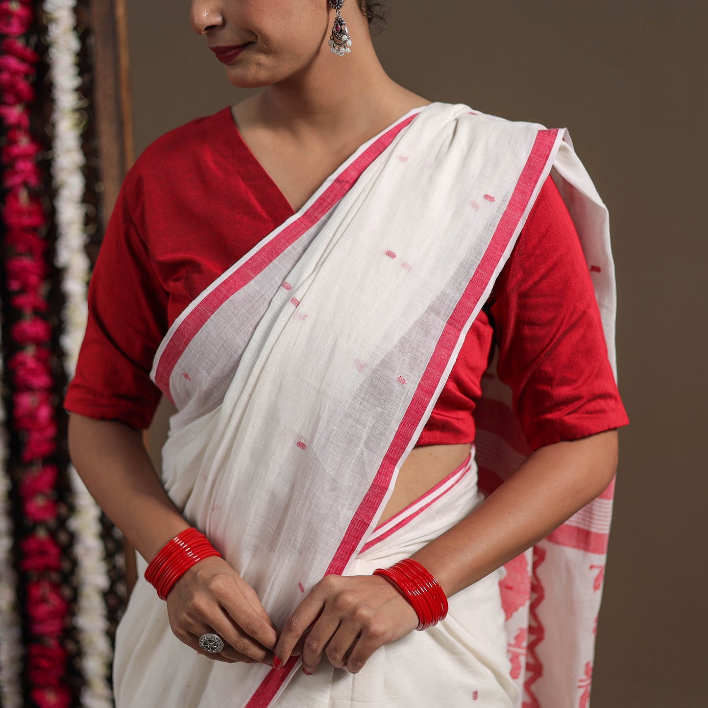 White - Handloom Cotton Phulia Jamdani Saree 12