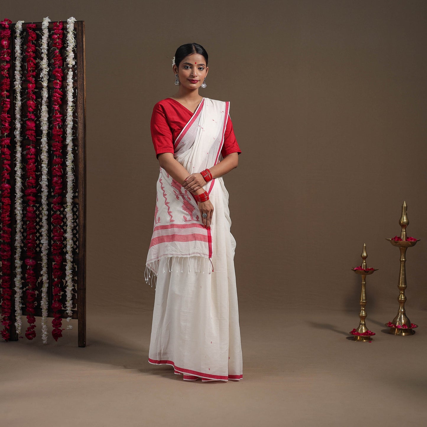 White - Handloom Cotton Phulia Jamdani Saree 12