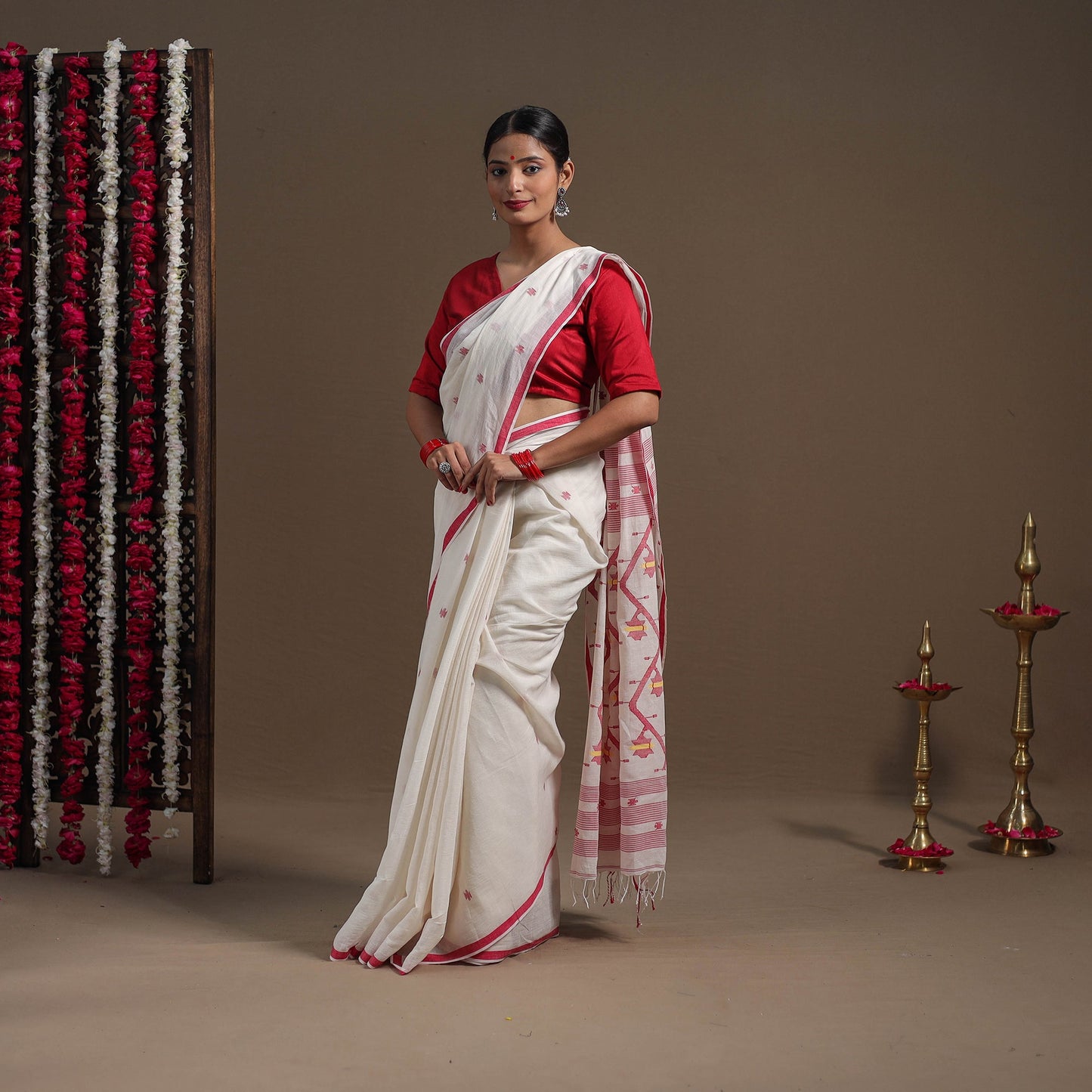 White Handloom Cotton Phulia Jamdani Saree