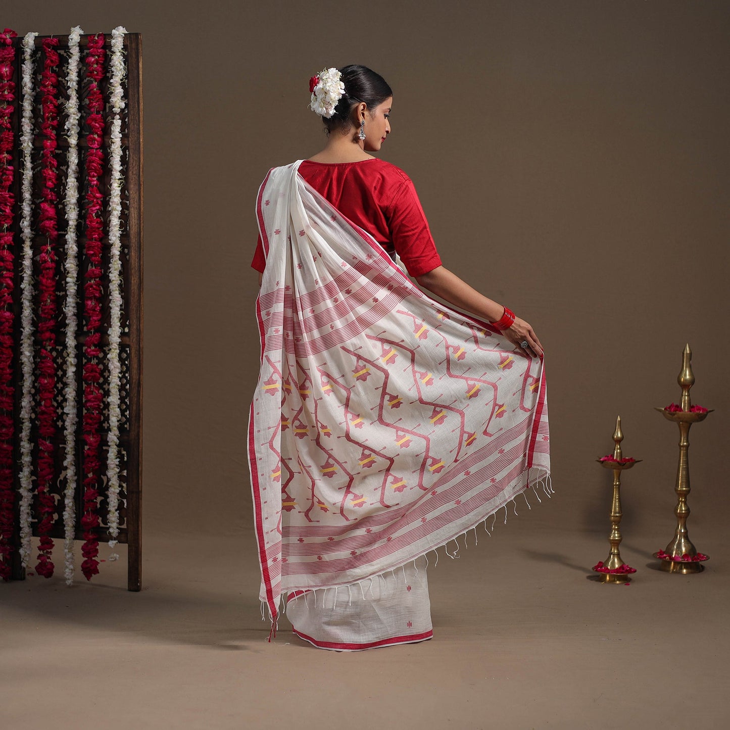White Handloom Cotton Phulia Jamdani Saree