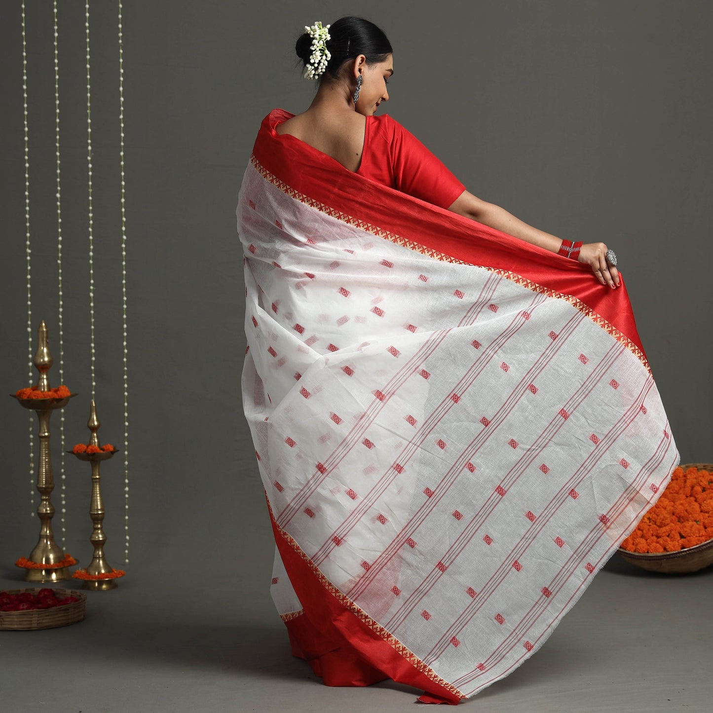 White Handloom Cotton Phulia Jamdani Saree