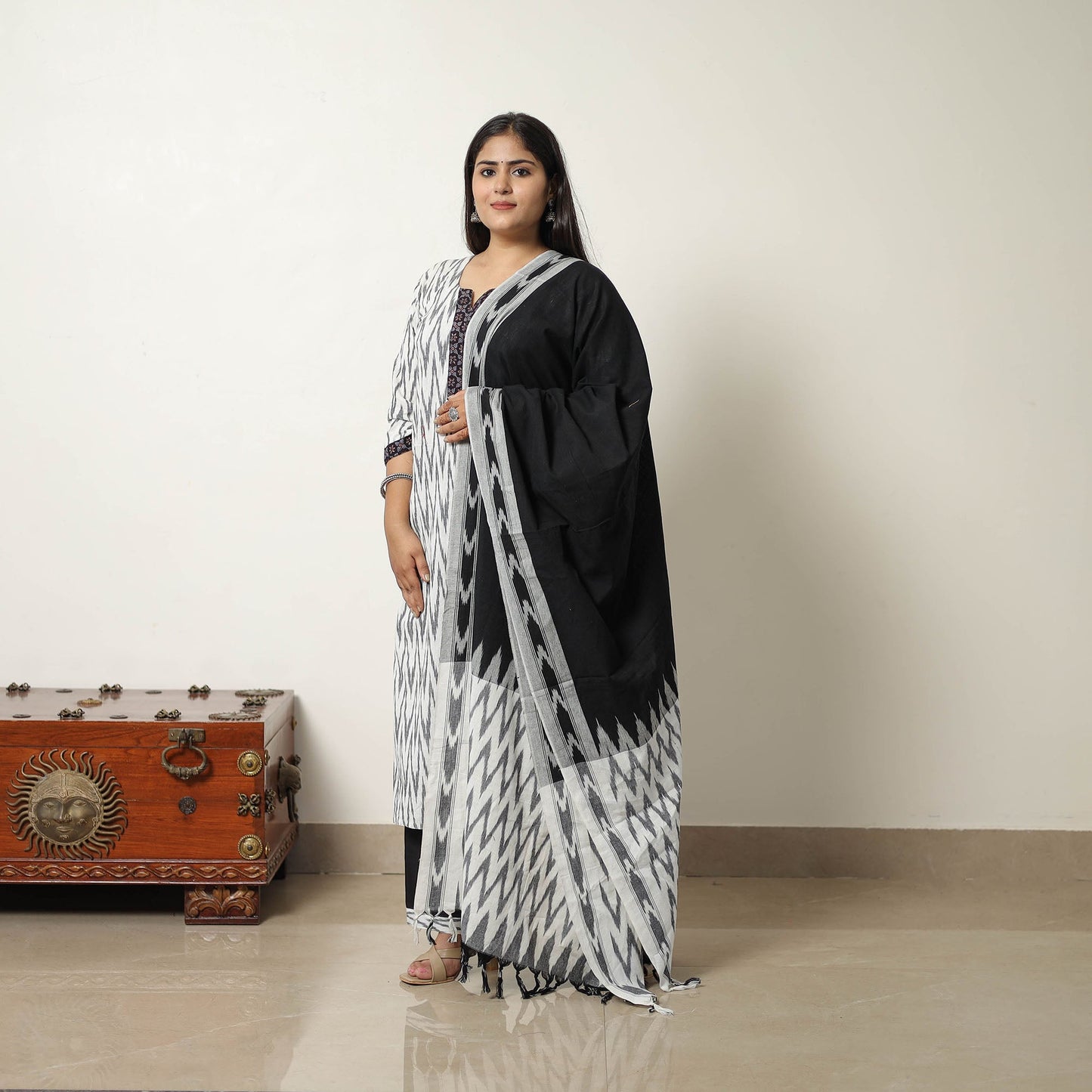 White Handloom Cotton Pochampally Ikat Kurta Set