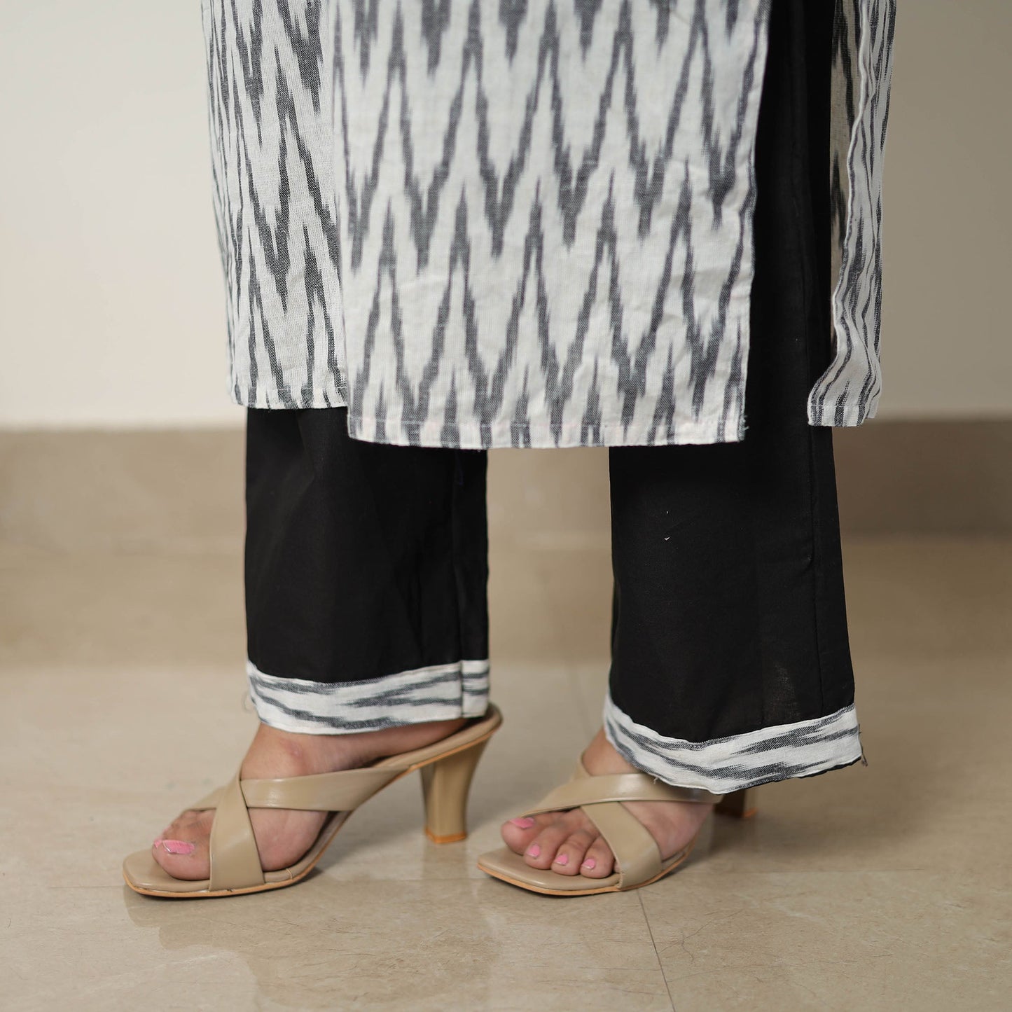 White Handloom Cotton Pochampally Ikat Kurta Set