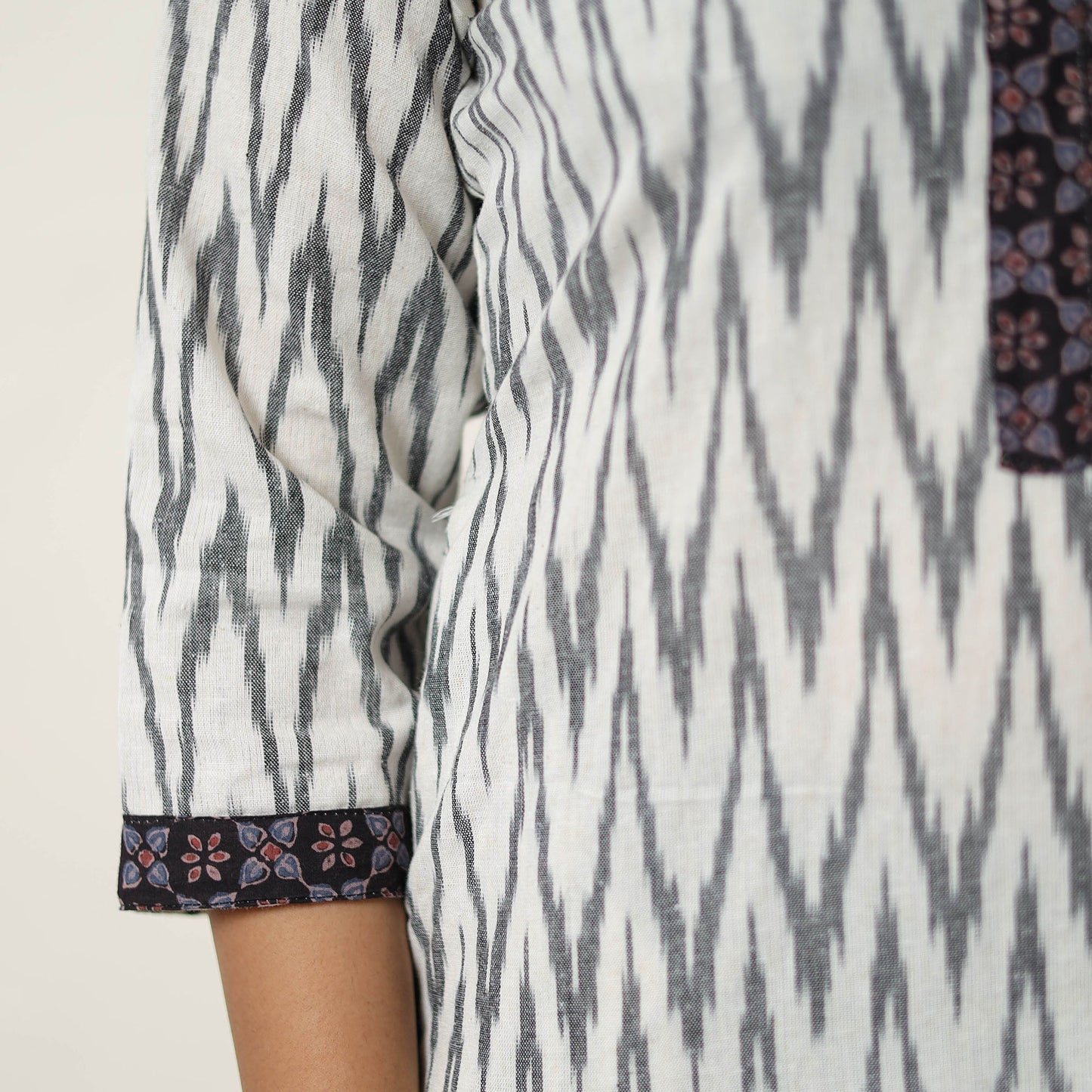 White Handloom Cotton Pochampally Ikat Kurta Set