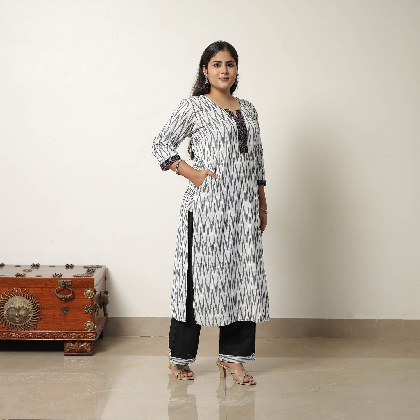 White Handloom Cotton Pochampally Ikat Kurta Set
