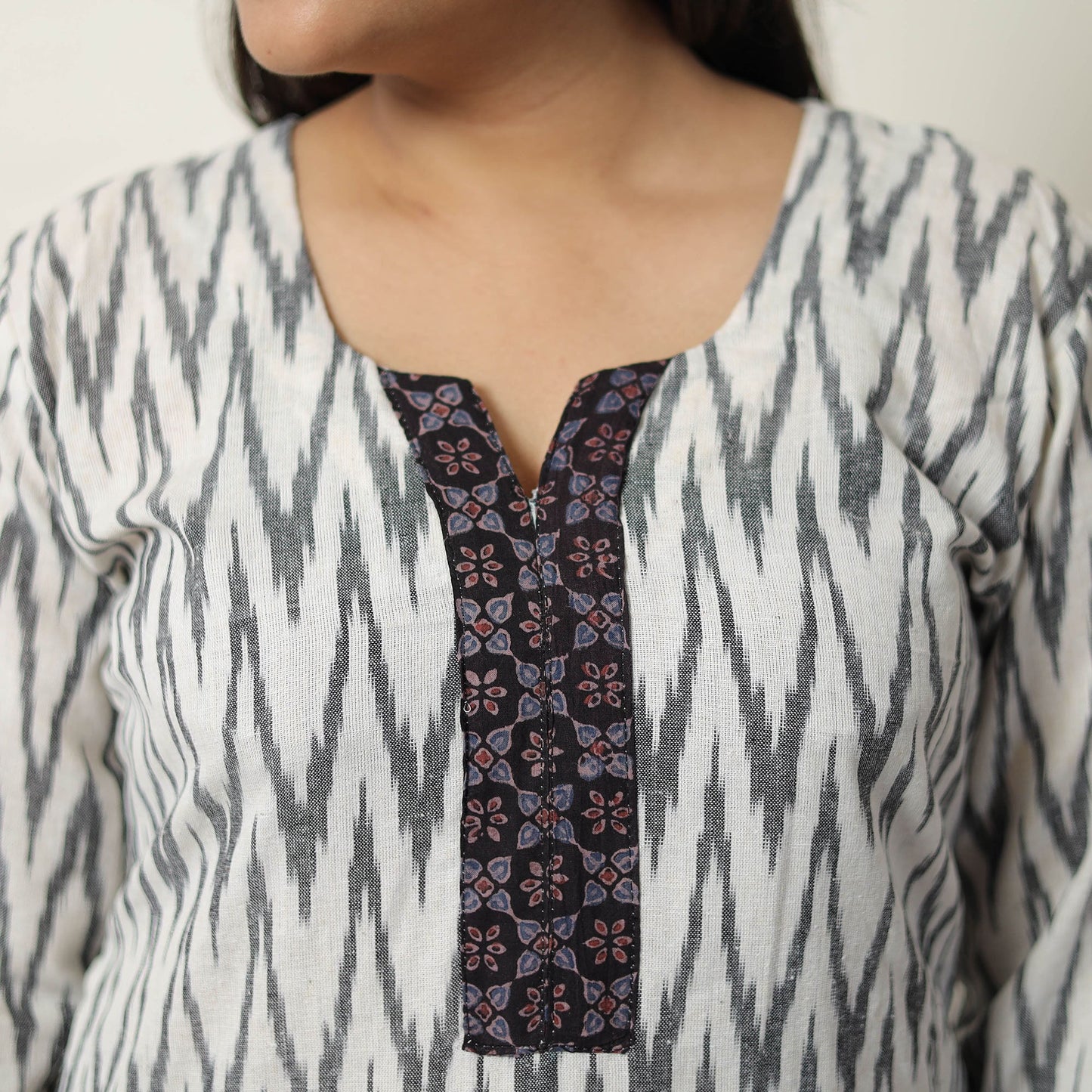 White Handloom Cotton Pochampally Ikat Kurta Set