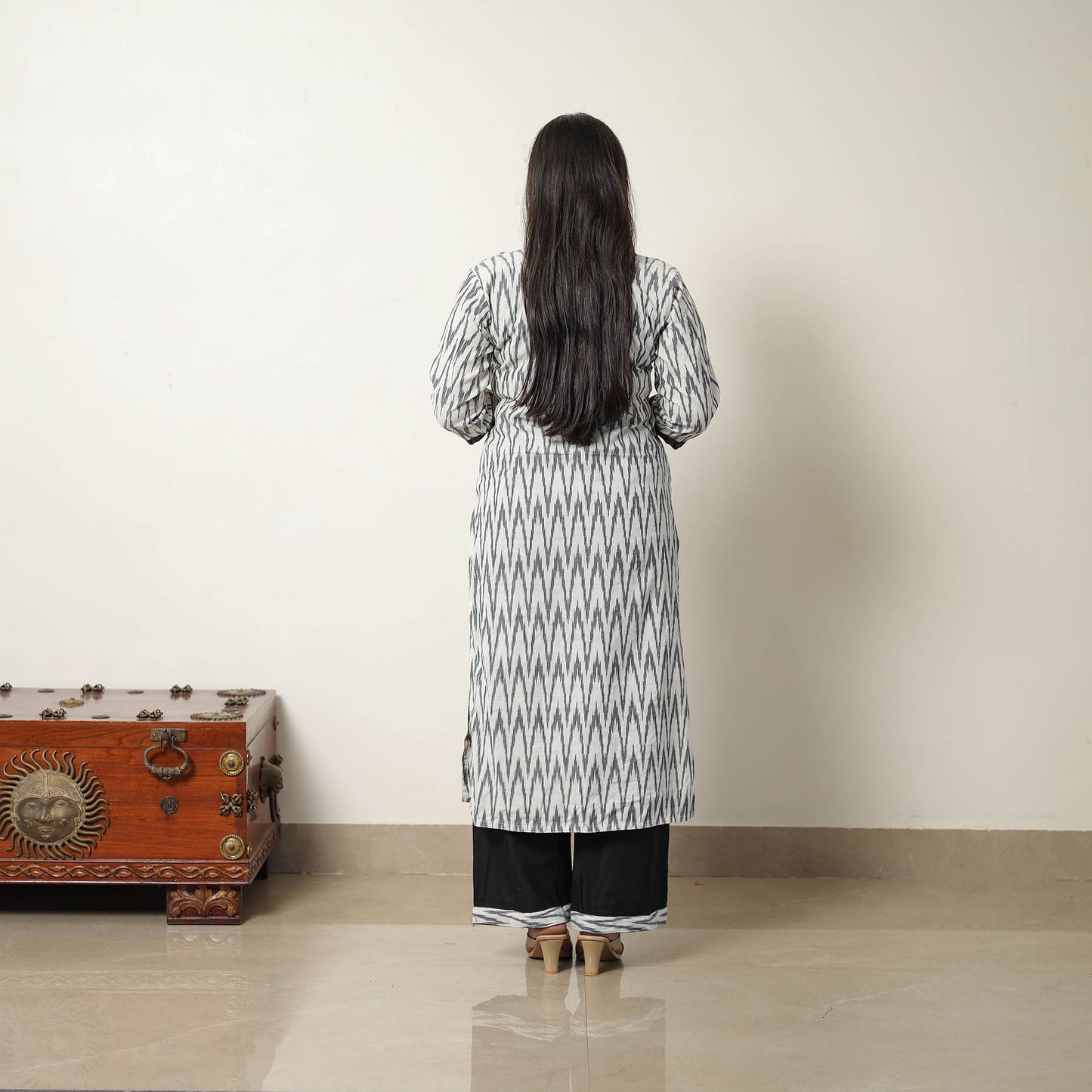 White Handloom Cotton Pochampally Ikat Kurta Set
