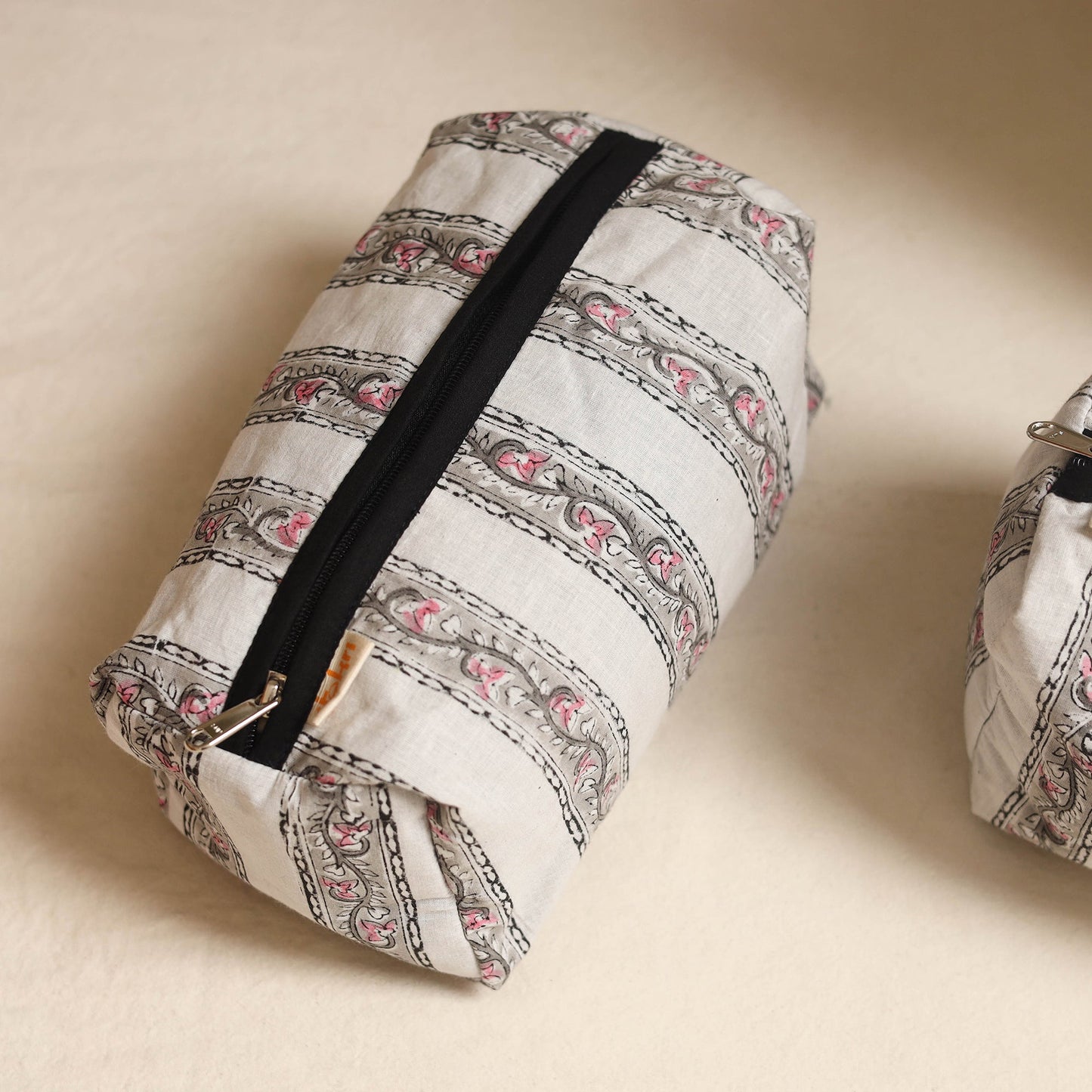 White - handmade cotton toiletry bags (set of 3) 05