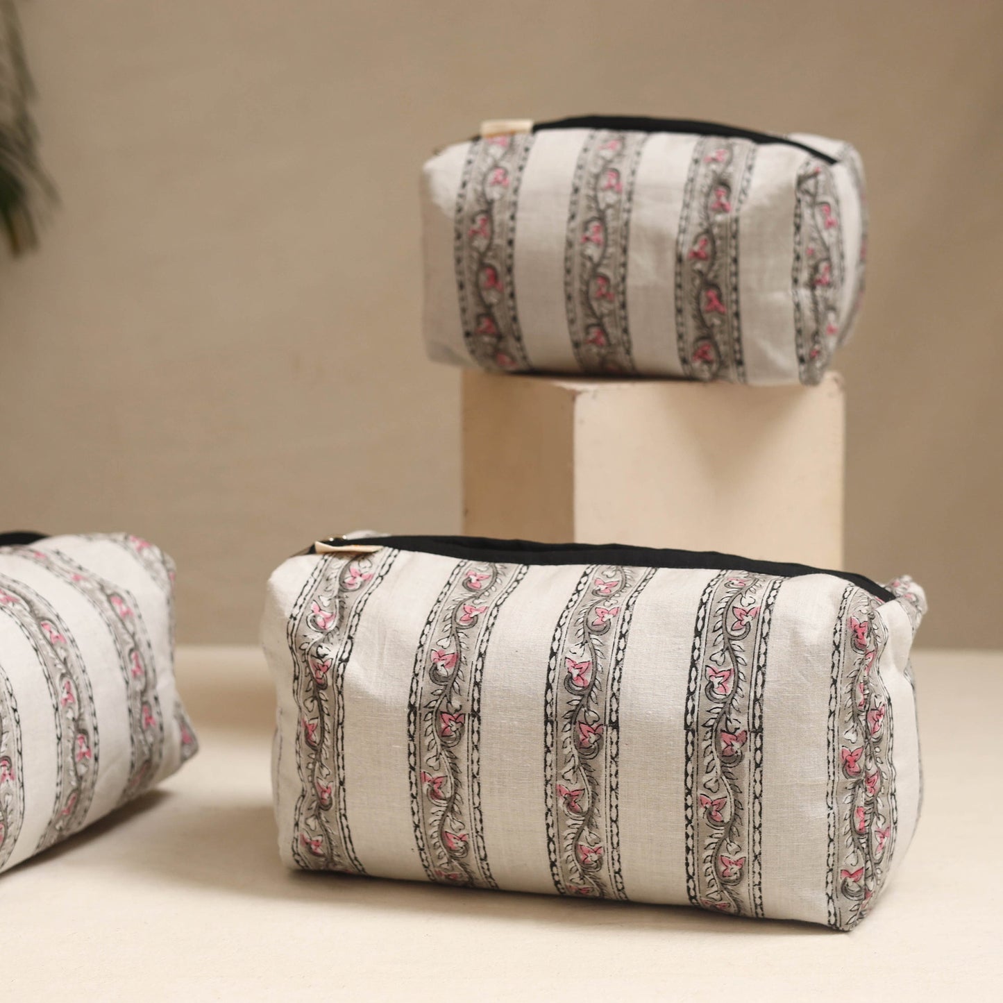 White - handmade cotton toiletry bags (set of 3) 05