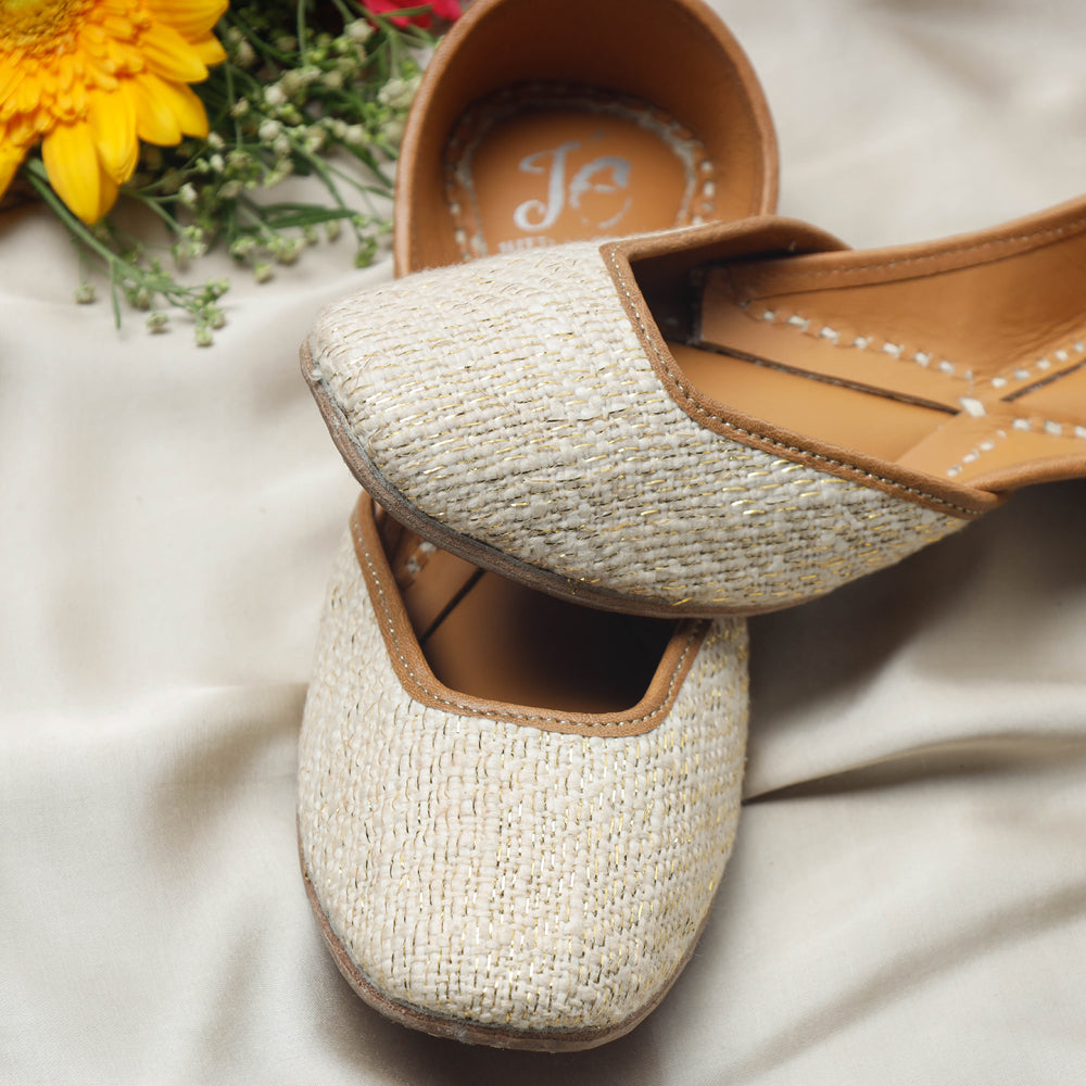 White Handstitched Embroidered Jutti