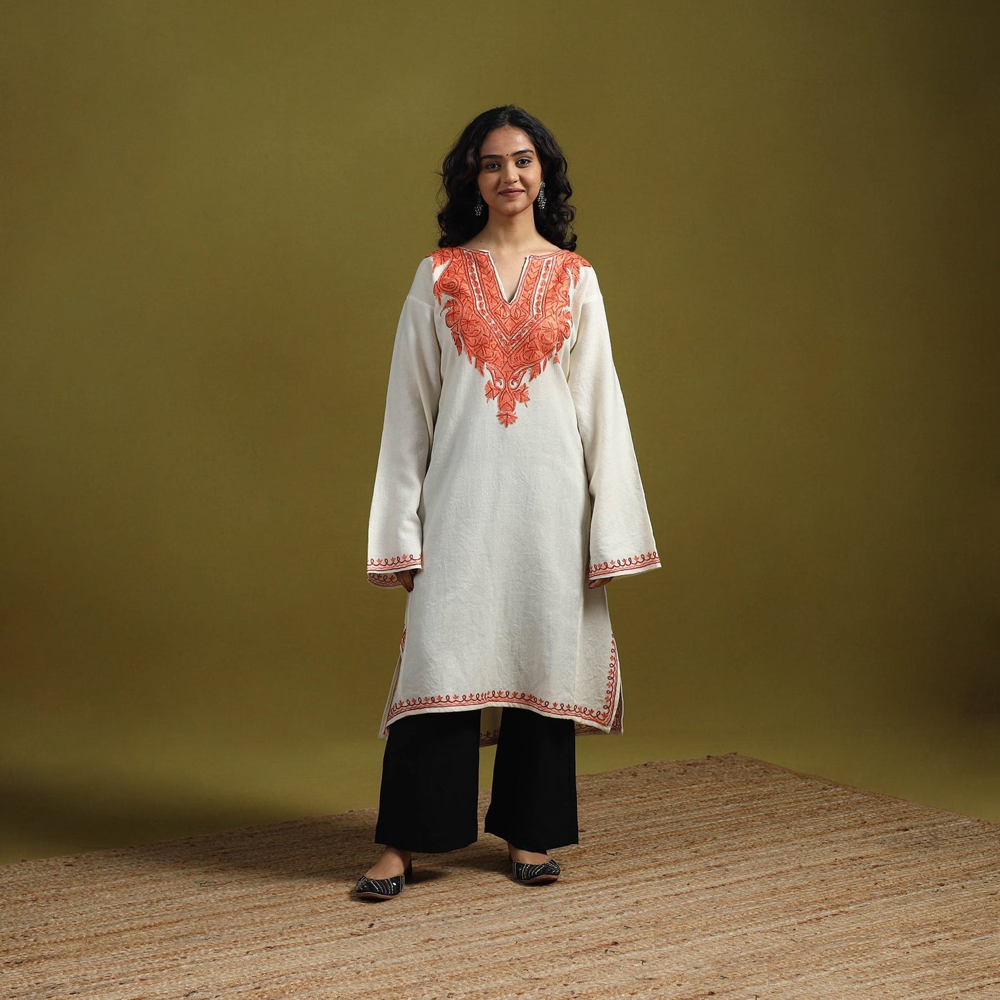 Handwoven aari hand embroidered kashmiri merino wool pheran