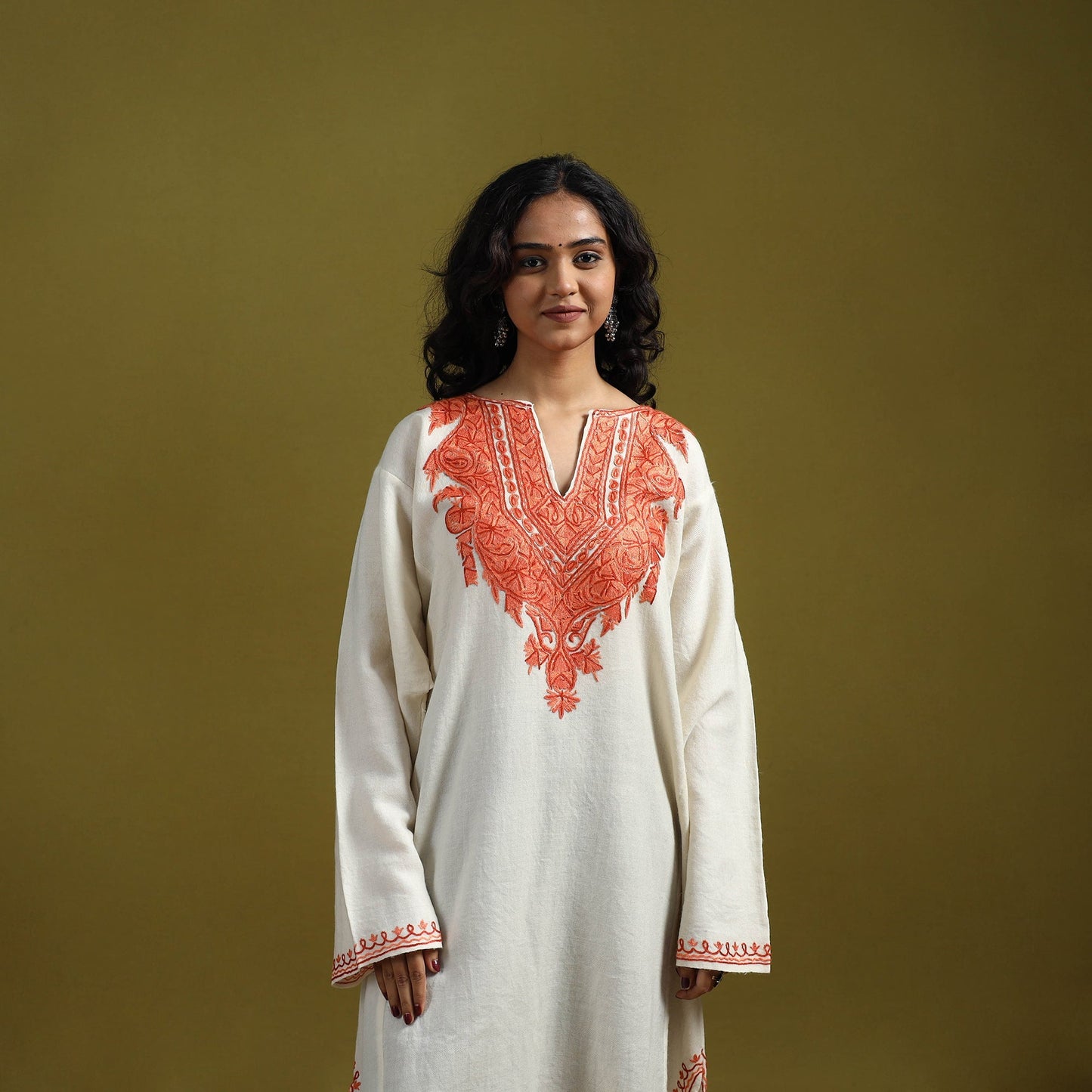 Handwoven aari hand embroidered kashmiri merino wool pheran