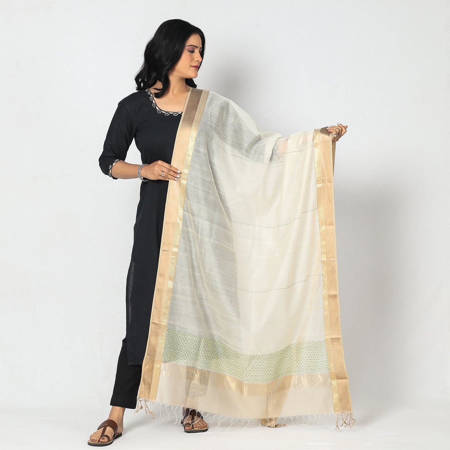 Kolaghat Kantha Zari Border Maheshwari Silk Dupatta with Tassels Online
