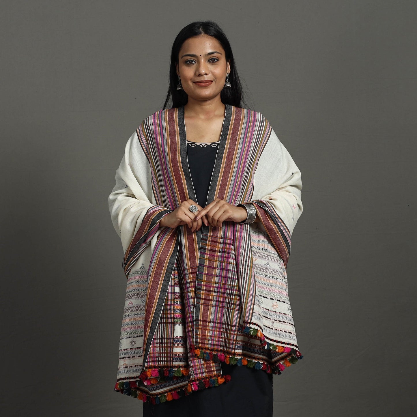 White Kutch Bhujodi Weaving Handloom Woolen Shawl