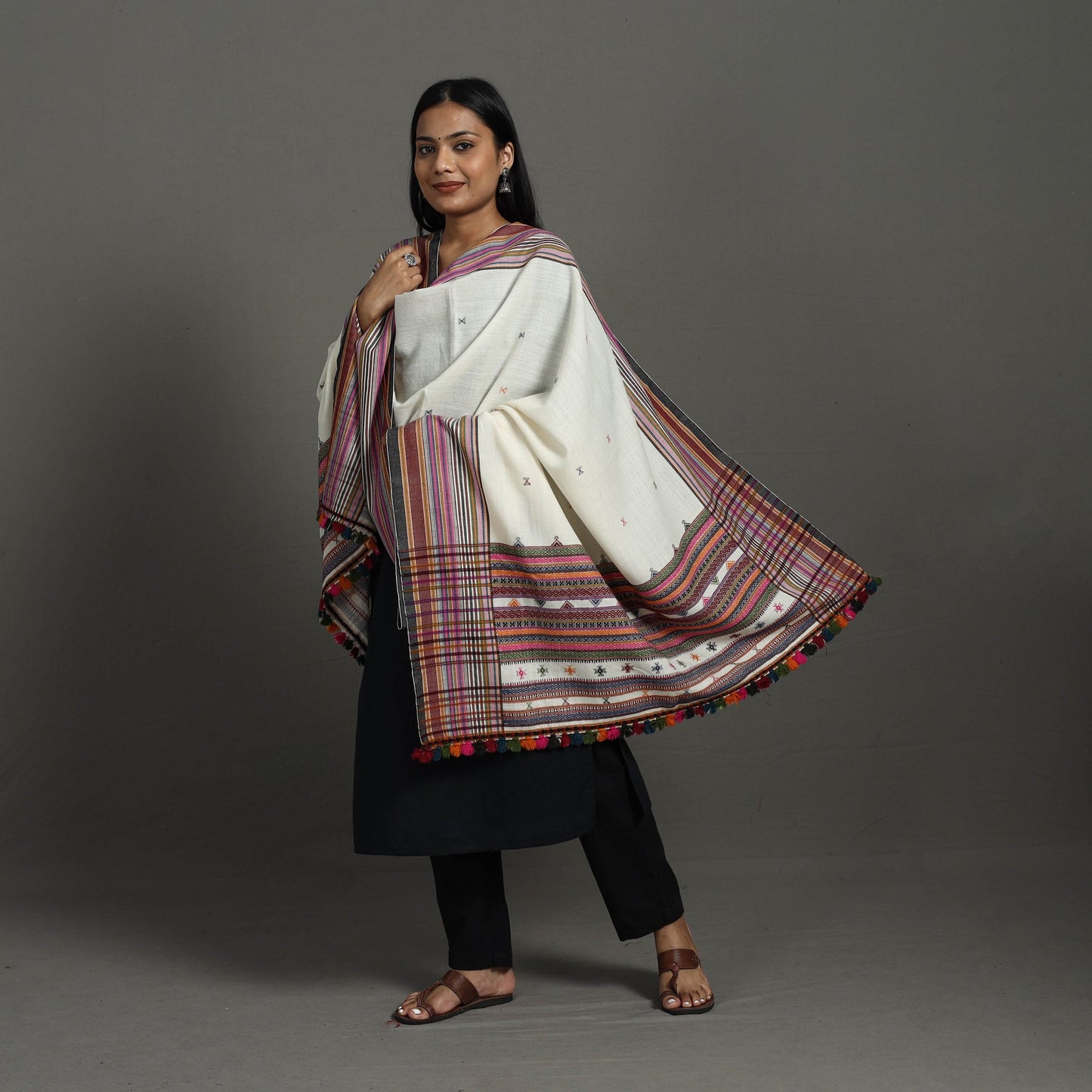 White Kutch Bhujodi Weaving Handloom Woolen Shawl
