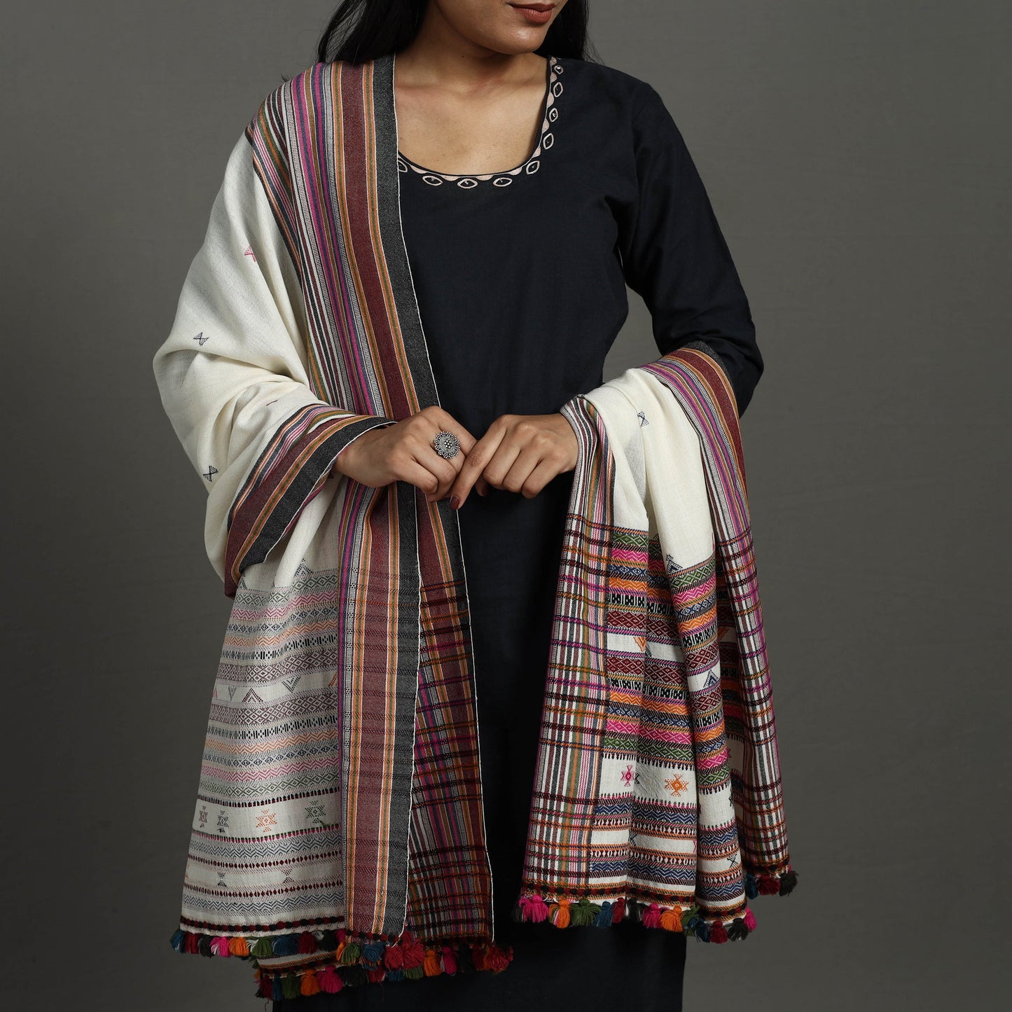 White Kutch Bhujodi Weaving Handloom Woolen Shawl