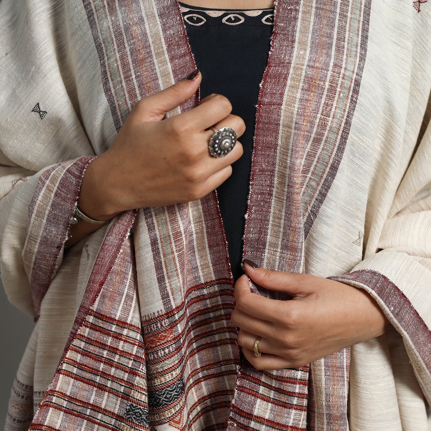 Kutch Embroidery Handwoven Silk x Woolen Dhabla Shawl