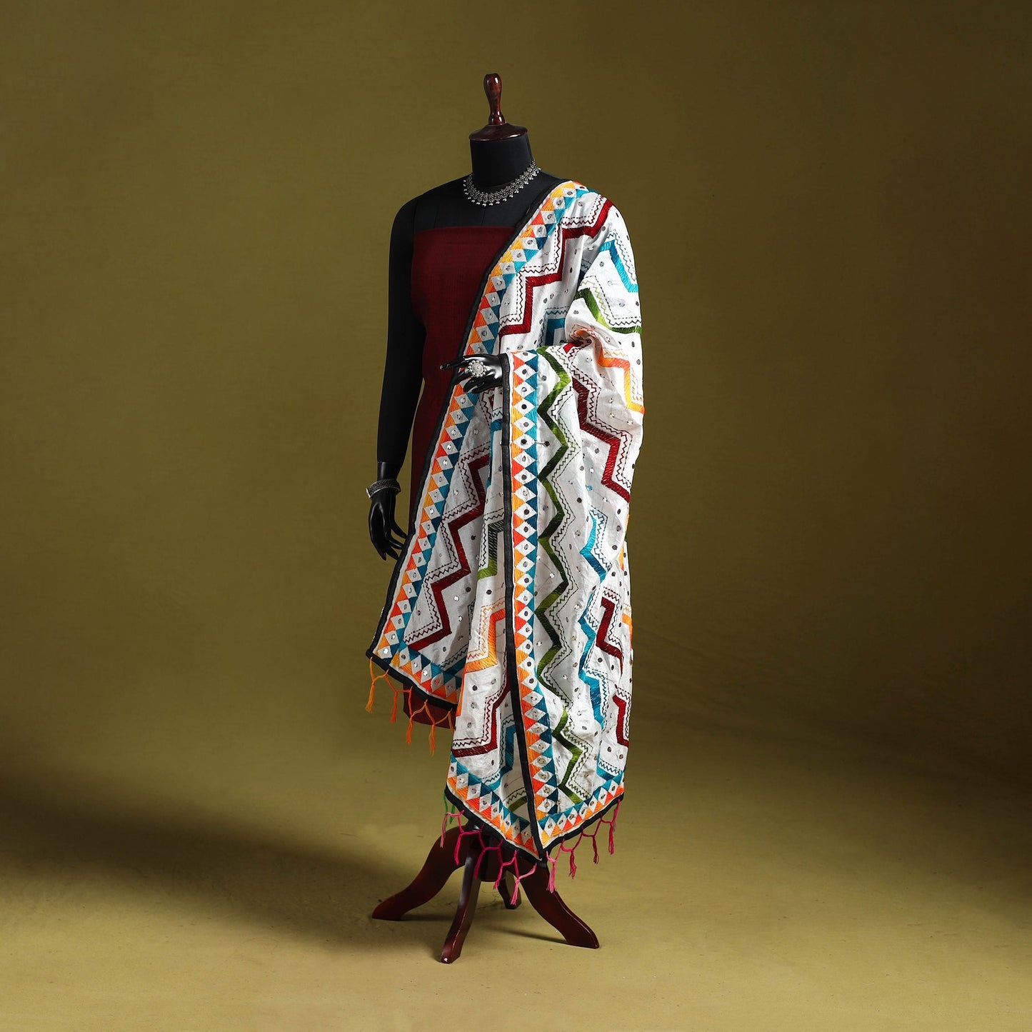 Ranihati chanderi silk zig zag hand embroidery dupatta 01