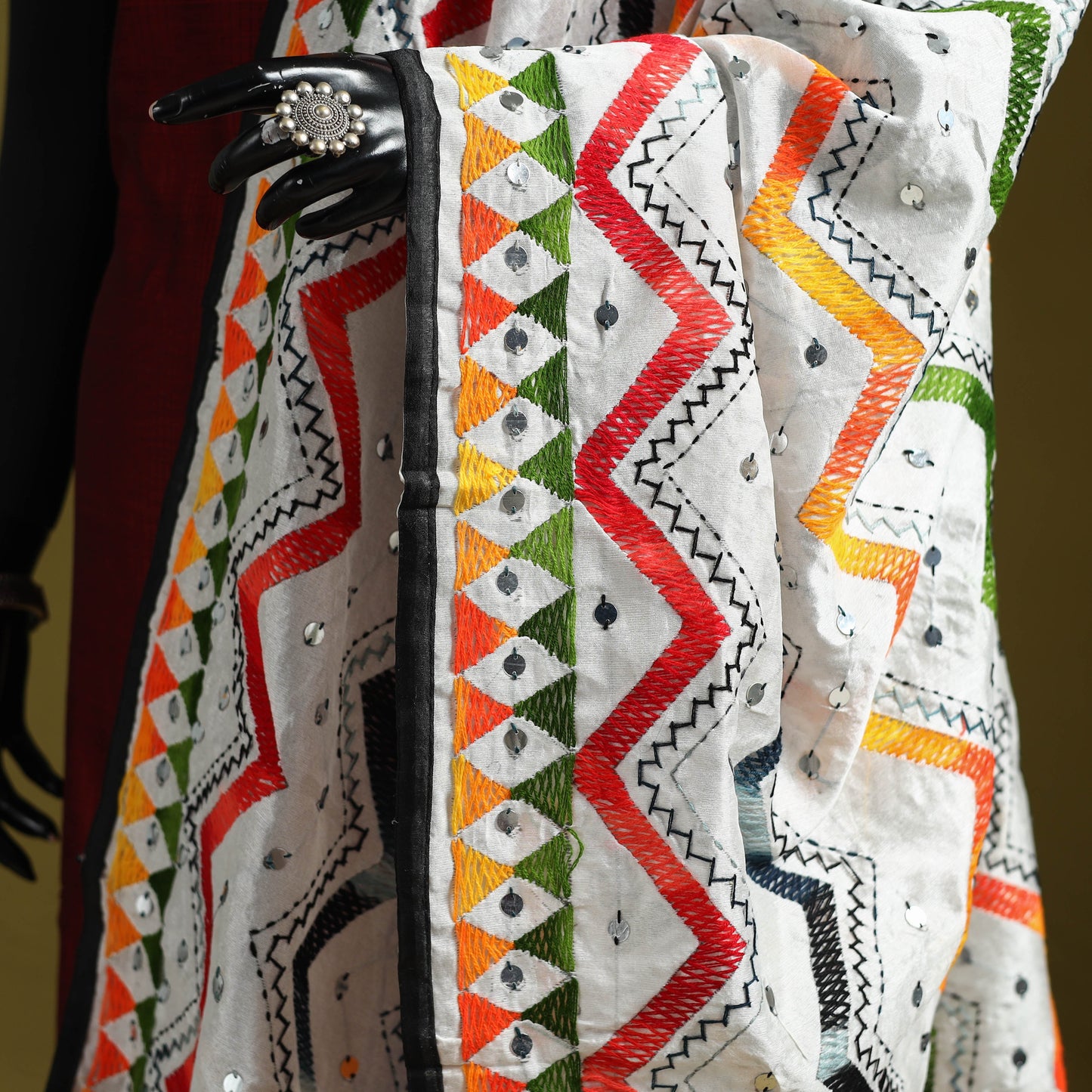 Ranihati chanderi silk zig zag hand embroidery dupatta 03
