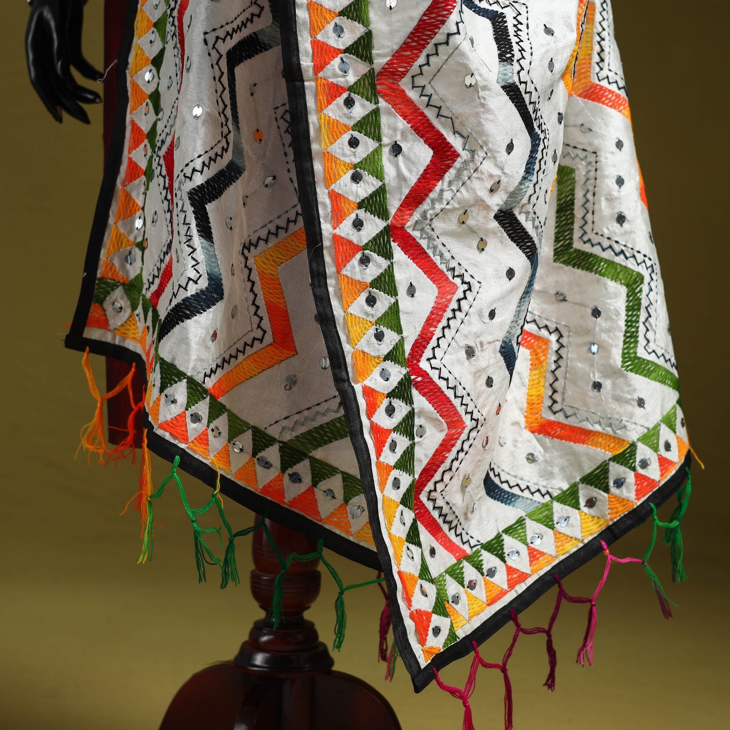 Ranihati chanderi silk zig zag hand embroidery dupatta 03