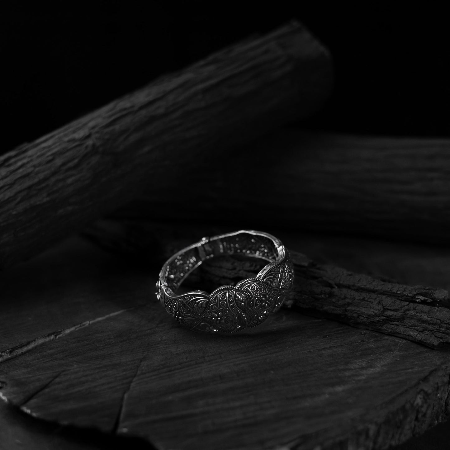 White - saanjh bela flower motif oxidised bangle
