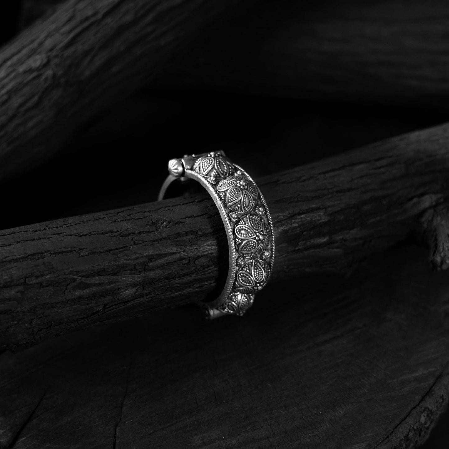 White - saanjh bela lotus oxidised bangle - handcrafted