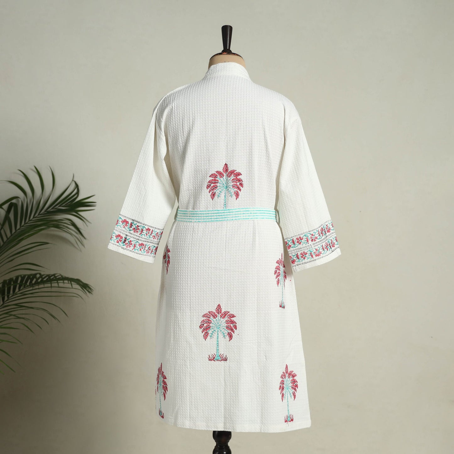 White - sanganeri waffle weave handwoven bath robe 02