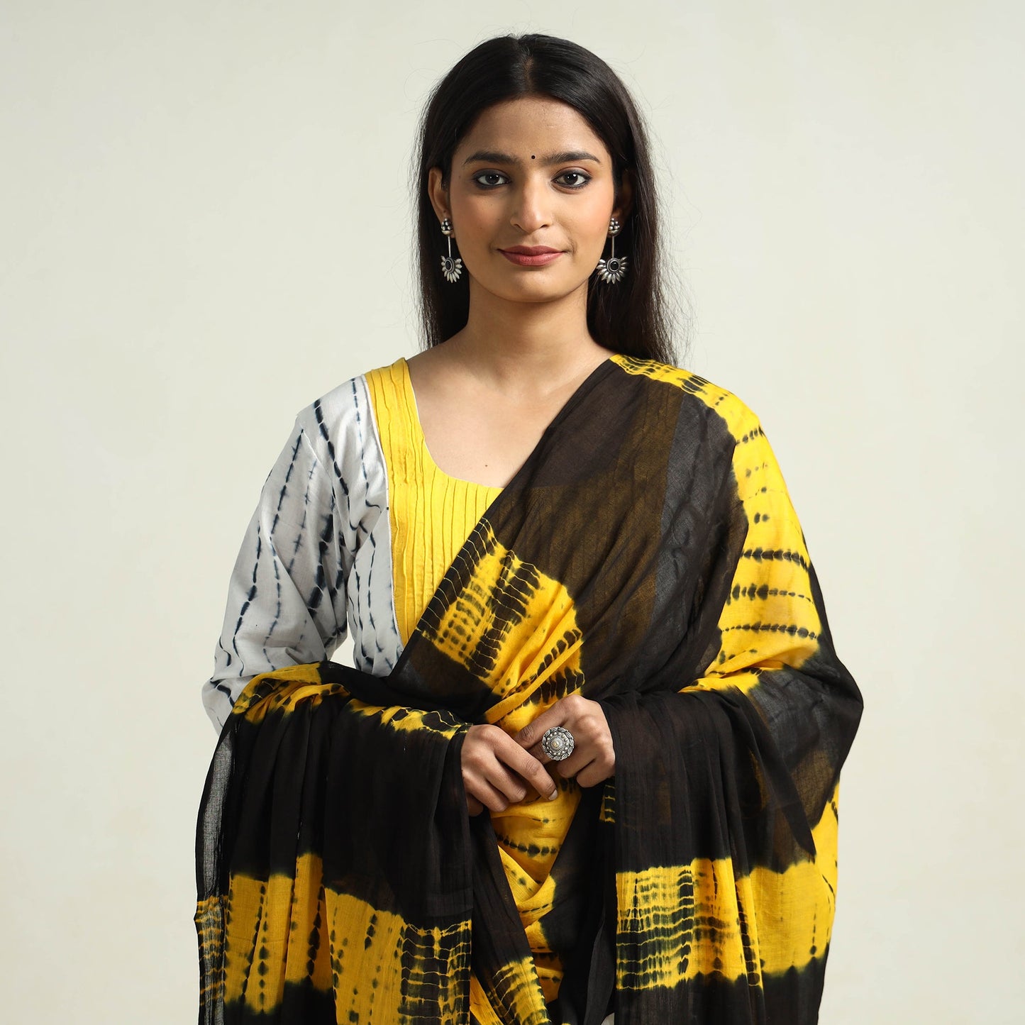 Buy Shibori Tye-Dye Mul Cotton Kurta with Palazzo & Dupatta Set Online at iTokri.com