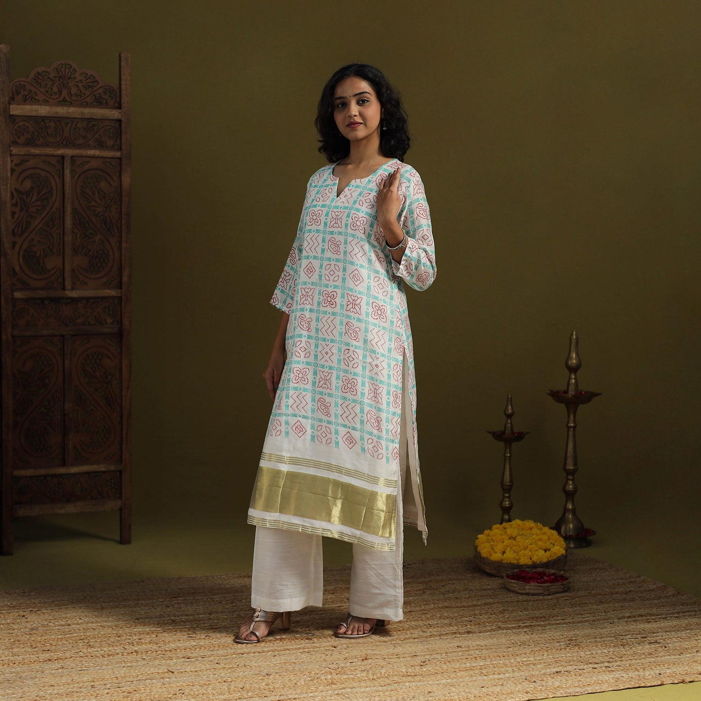White - silk bandhani kurta set with lagdi patta (set of 2)