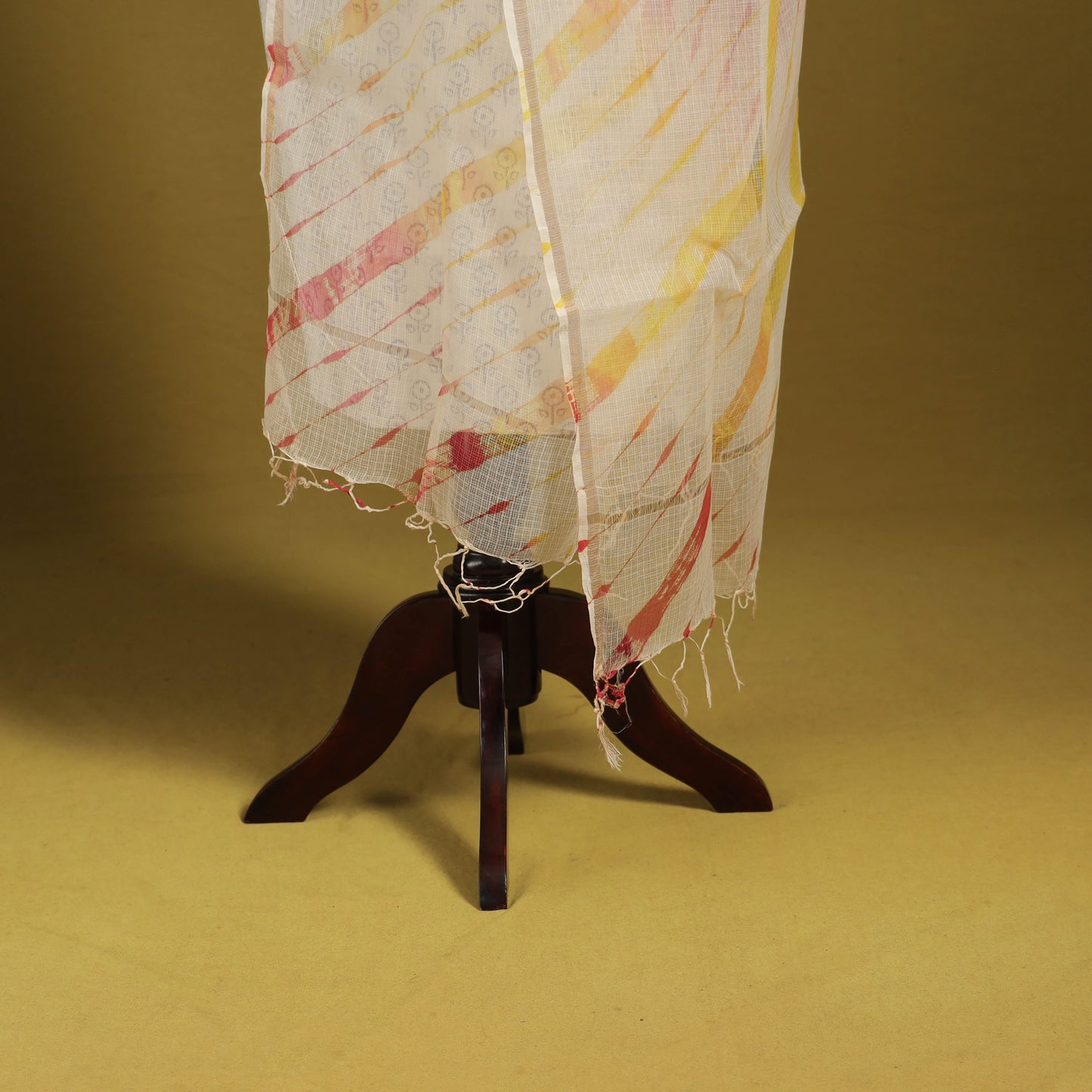 White - tie-dye kota doria cotton leheriya dupatta 11