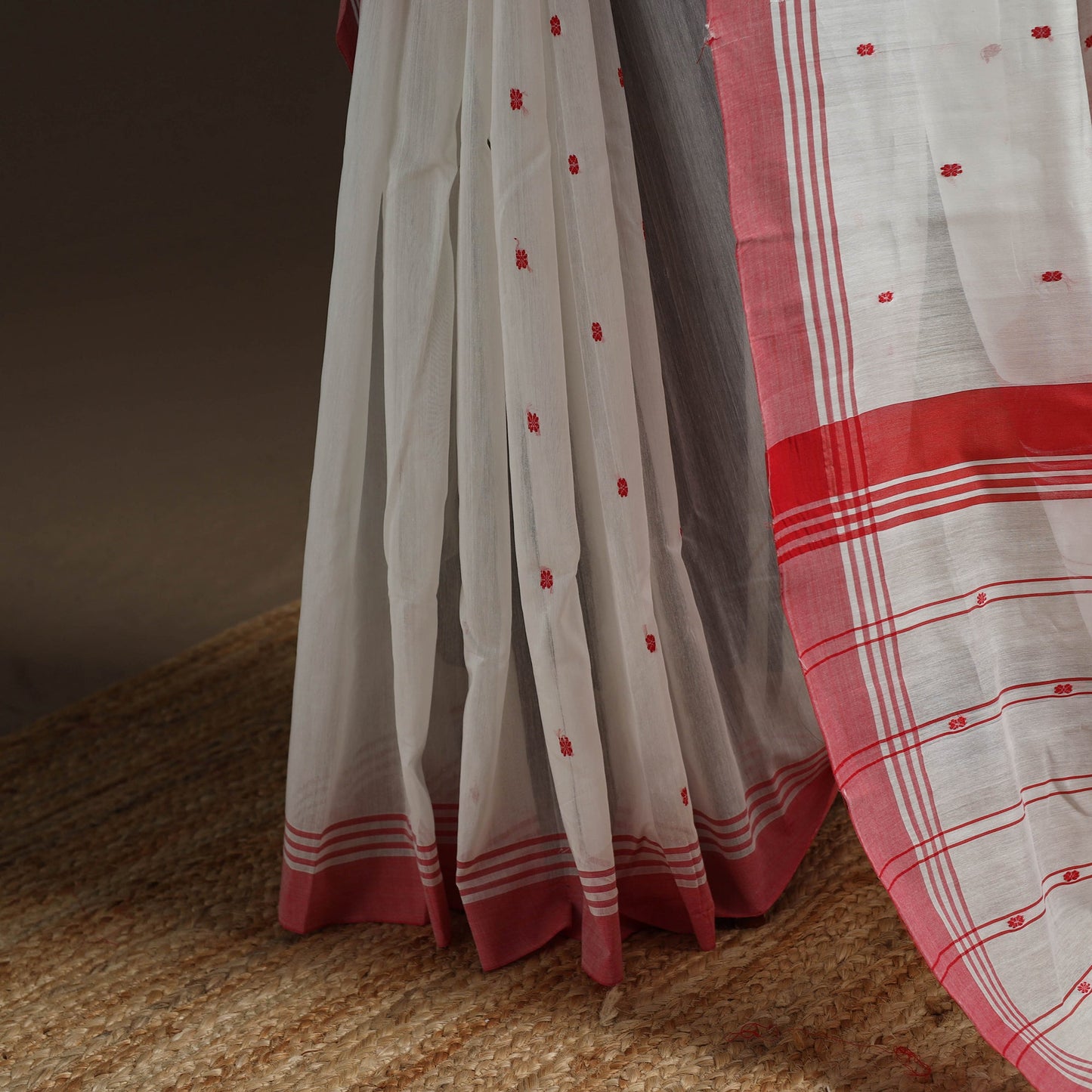 White - traditional handloom buti chanderi silk saree 03
