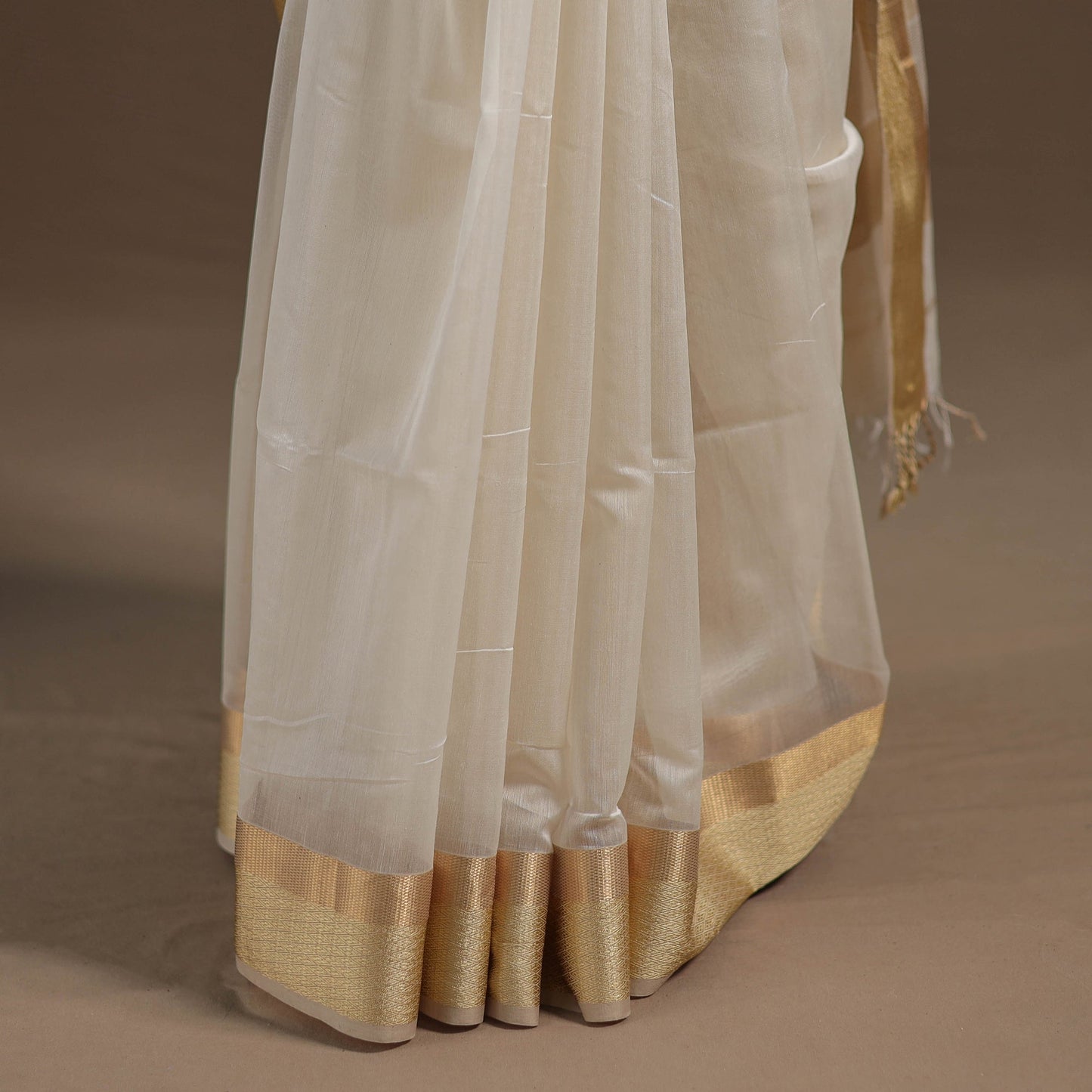 White - traditional handloom maheshwari silk saree 04