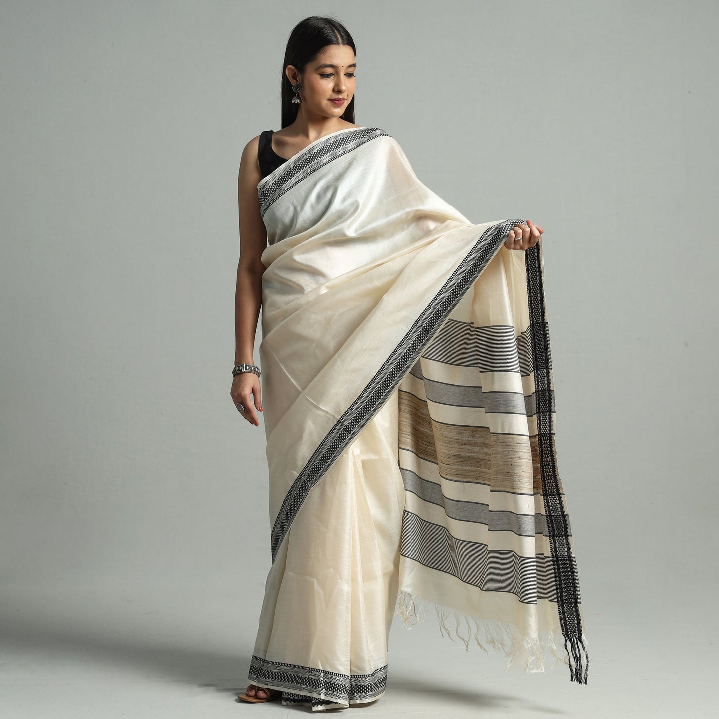 White - traditional vidarbha tussar silk handloom saree