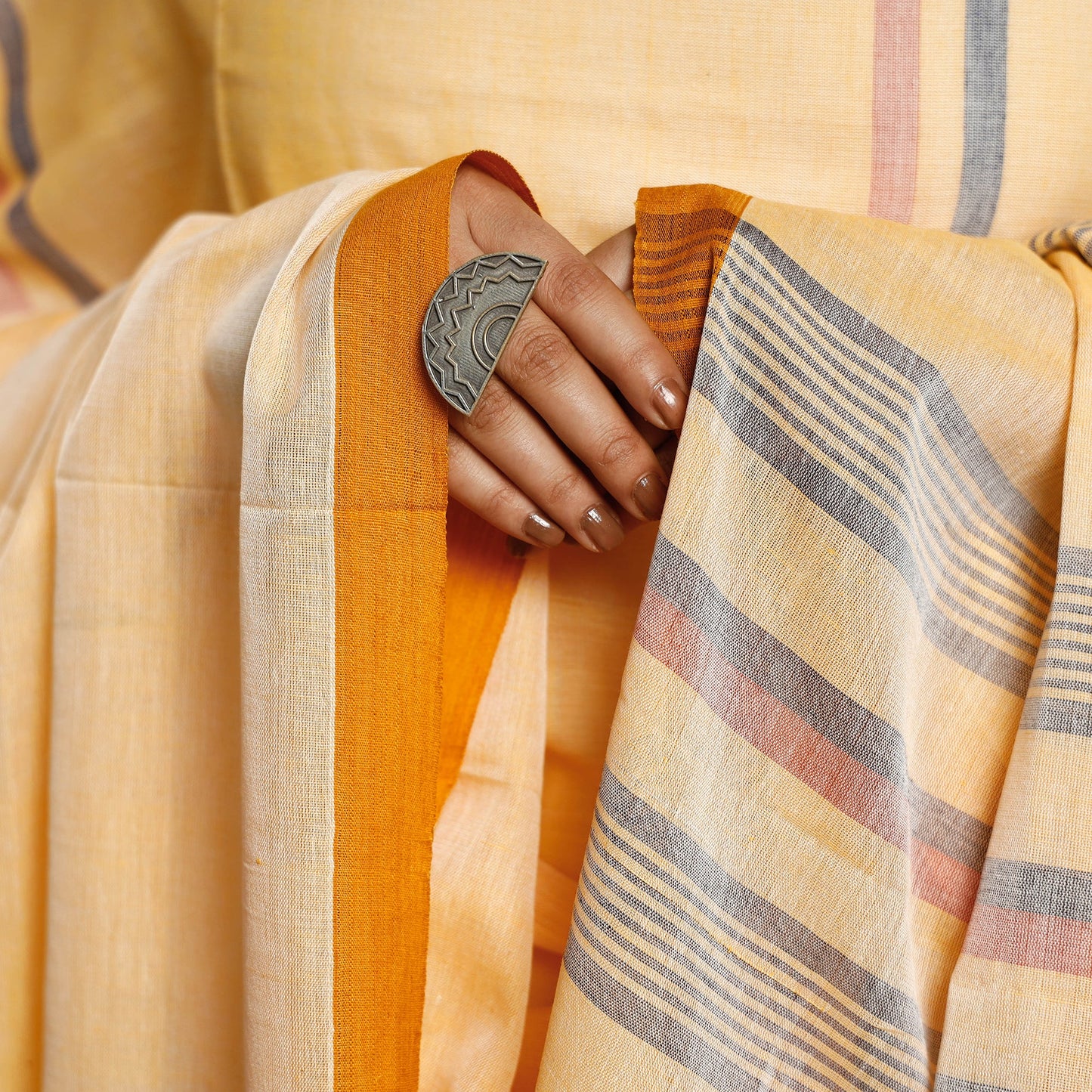 Assam Weave Handloom Cotton Thread Buti Dupatta with Tassels Online at iTokri.com