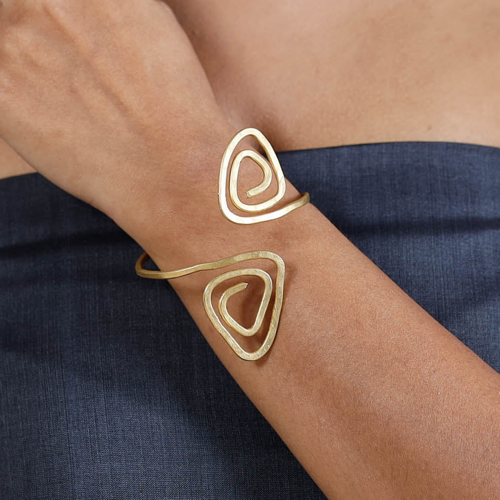Brass metal handcrafted dokra bracelet by asalkaar