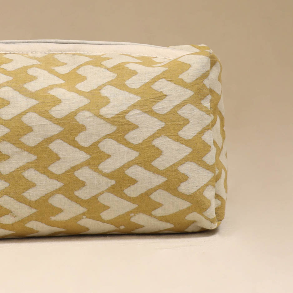 Handcrafted fabric toiletry bag 03