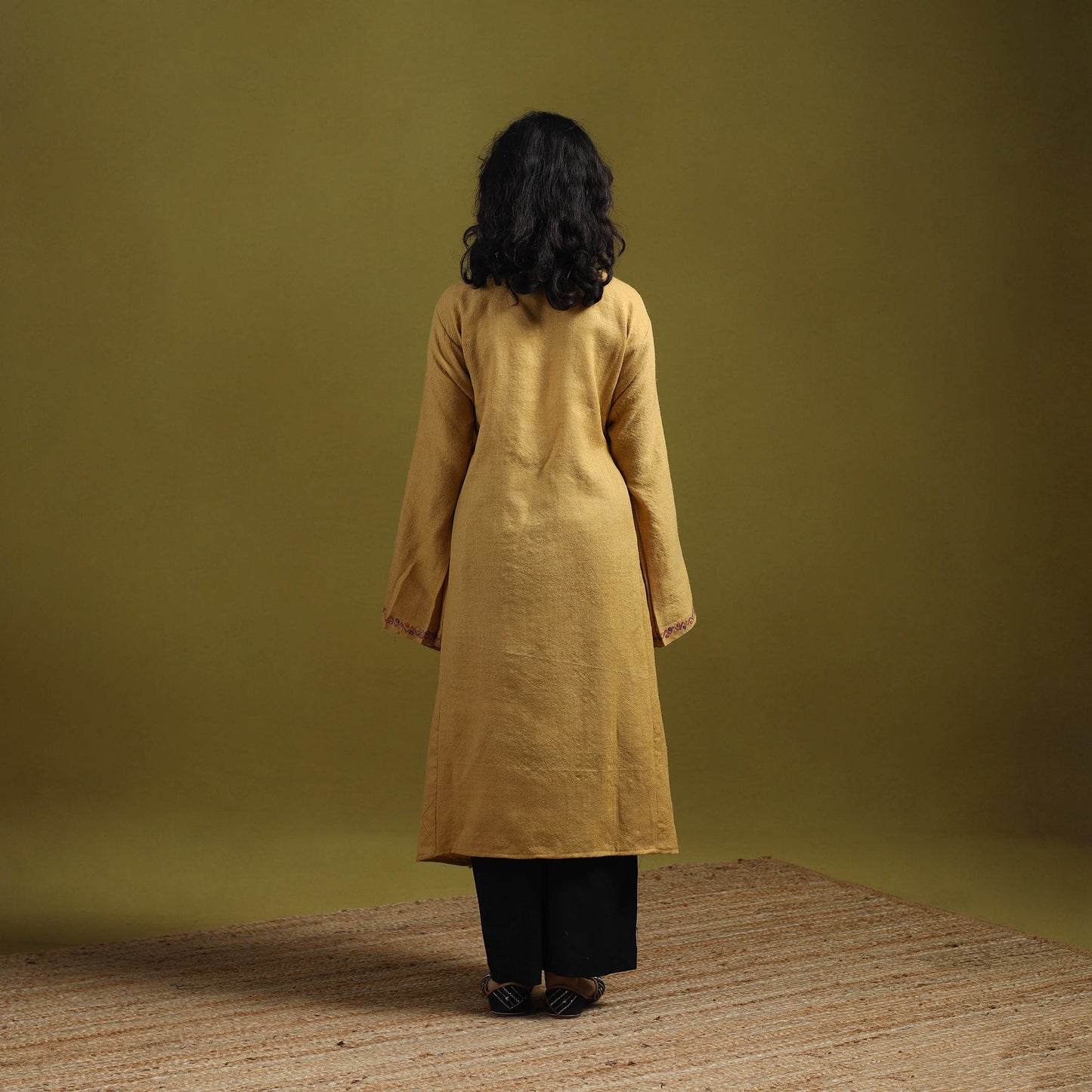 Handwoven aari hand embroidered kashmiri merino wool pheran