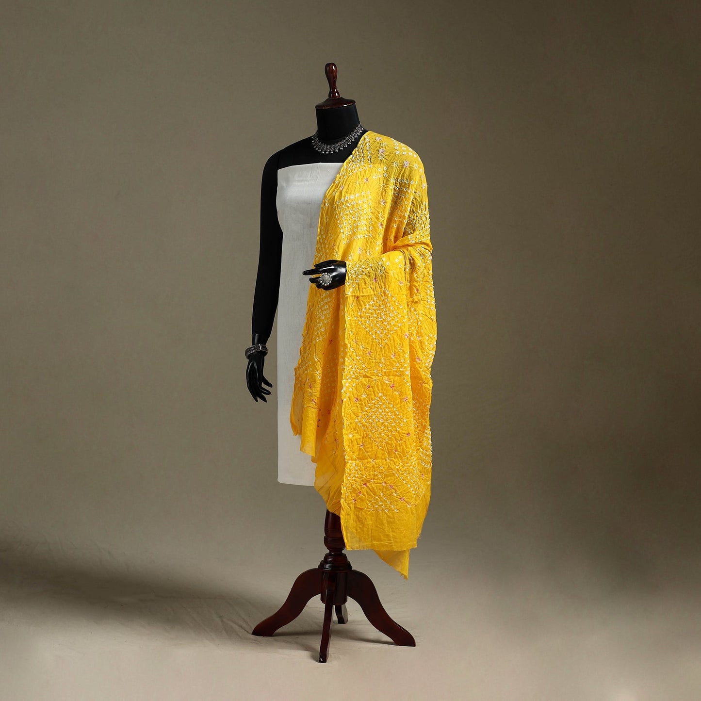 Kutch tie-dye mul cotton bandhani dupatta 11 - handcrafted
