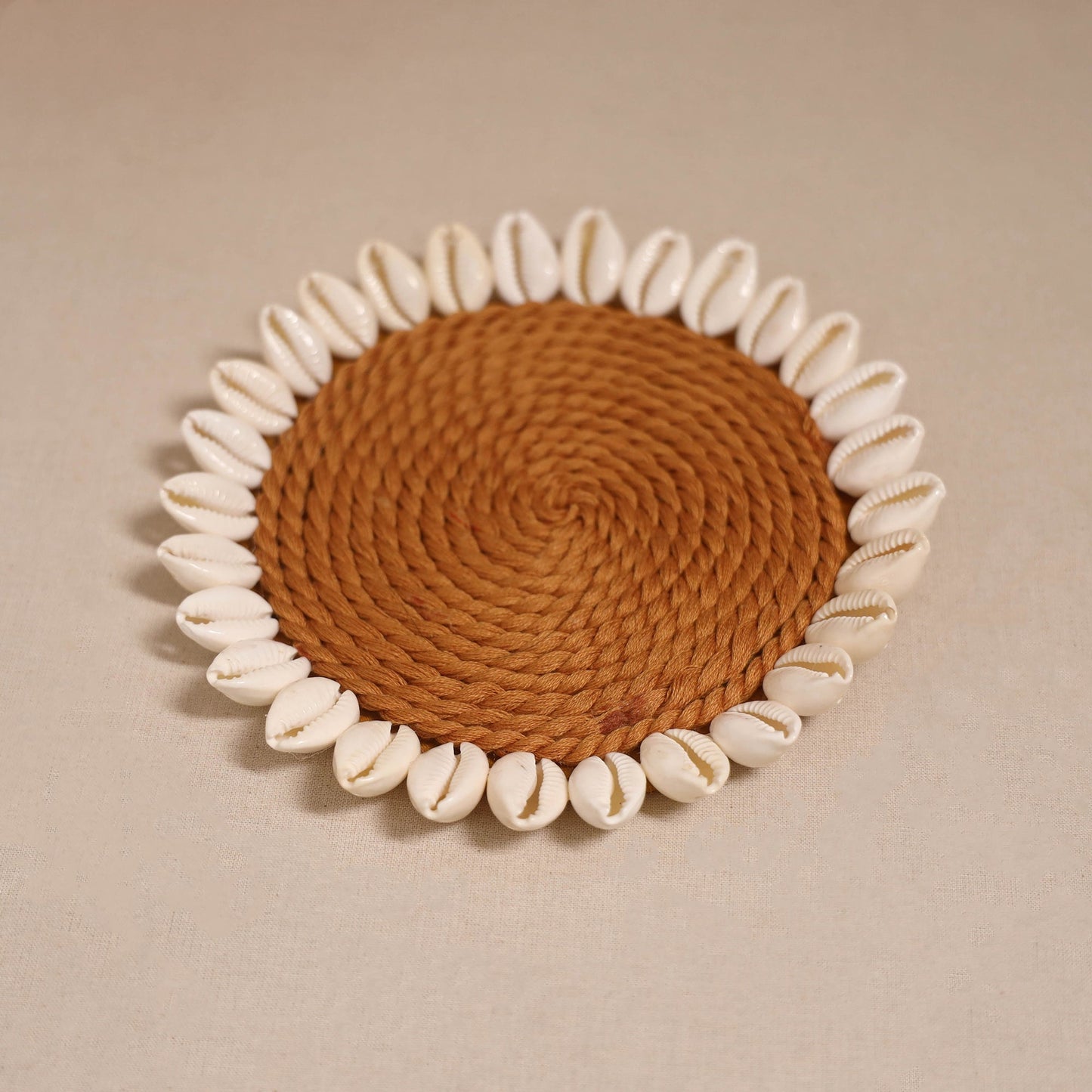 Shell work handcrafted thread coaster 08